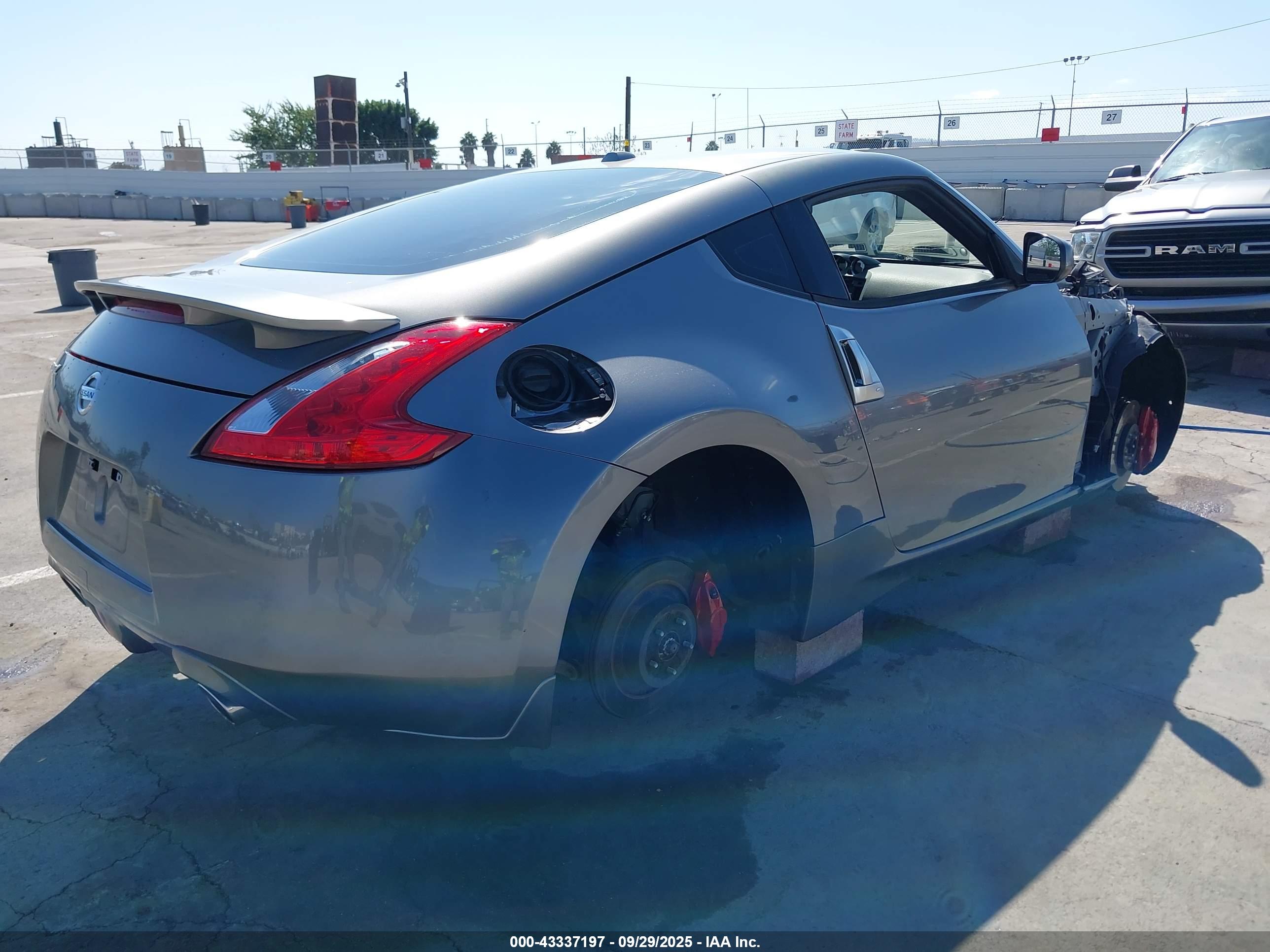 NISSAN 370Z image 4
