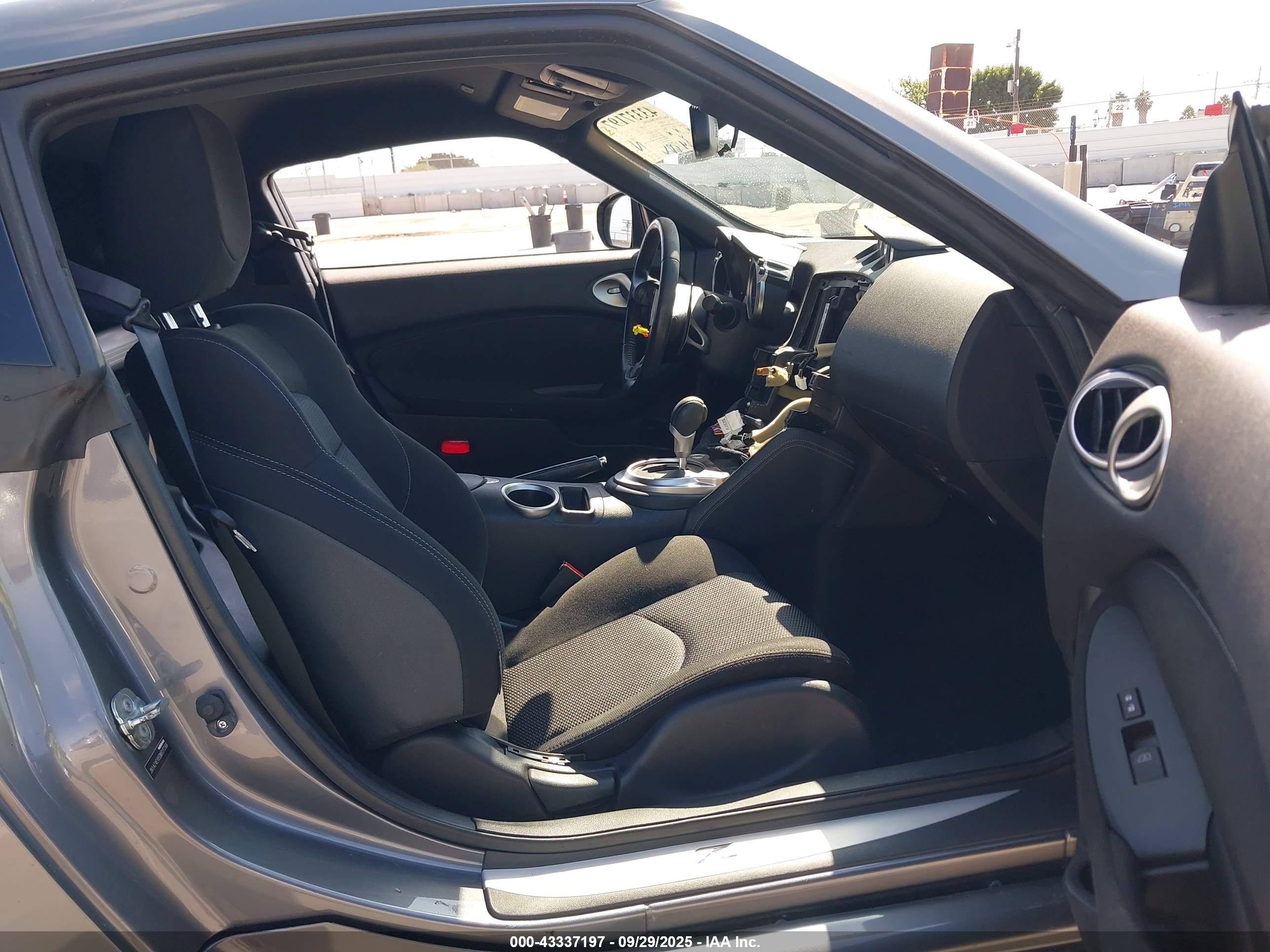 NISSAN 370Z image 5