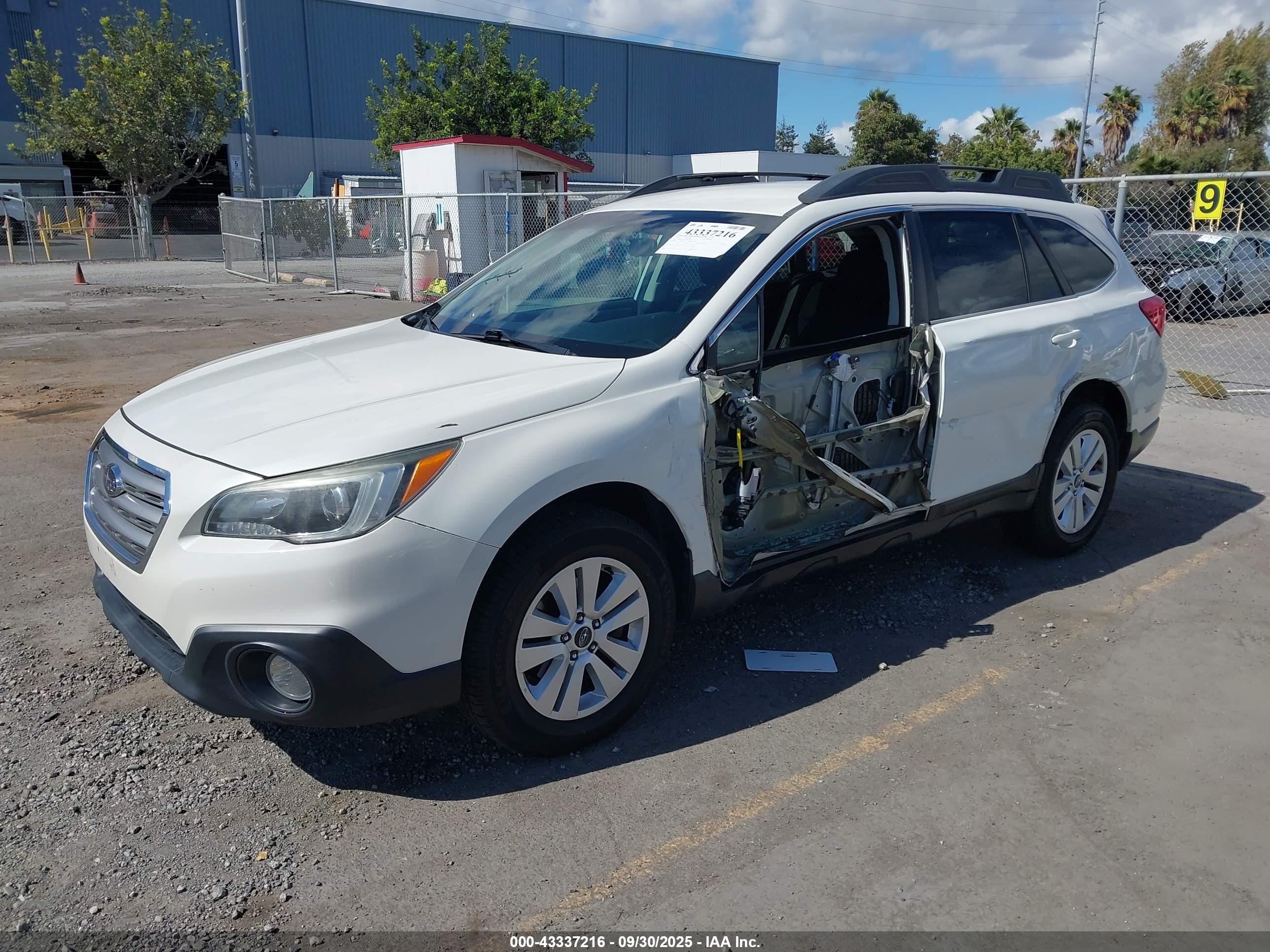 SUBARU OUTBACK image 2