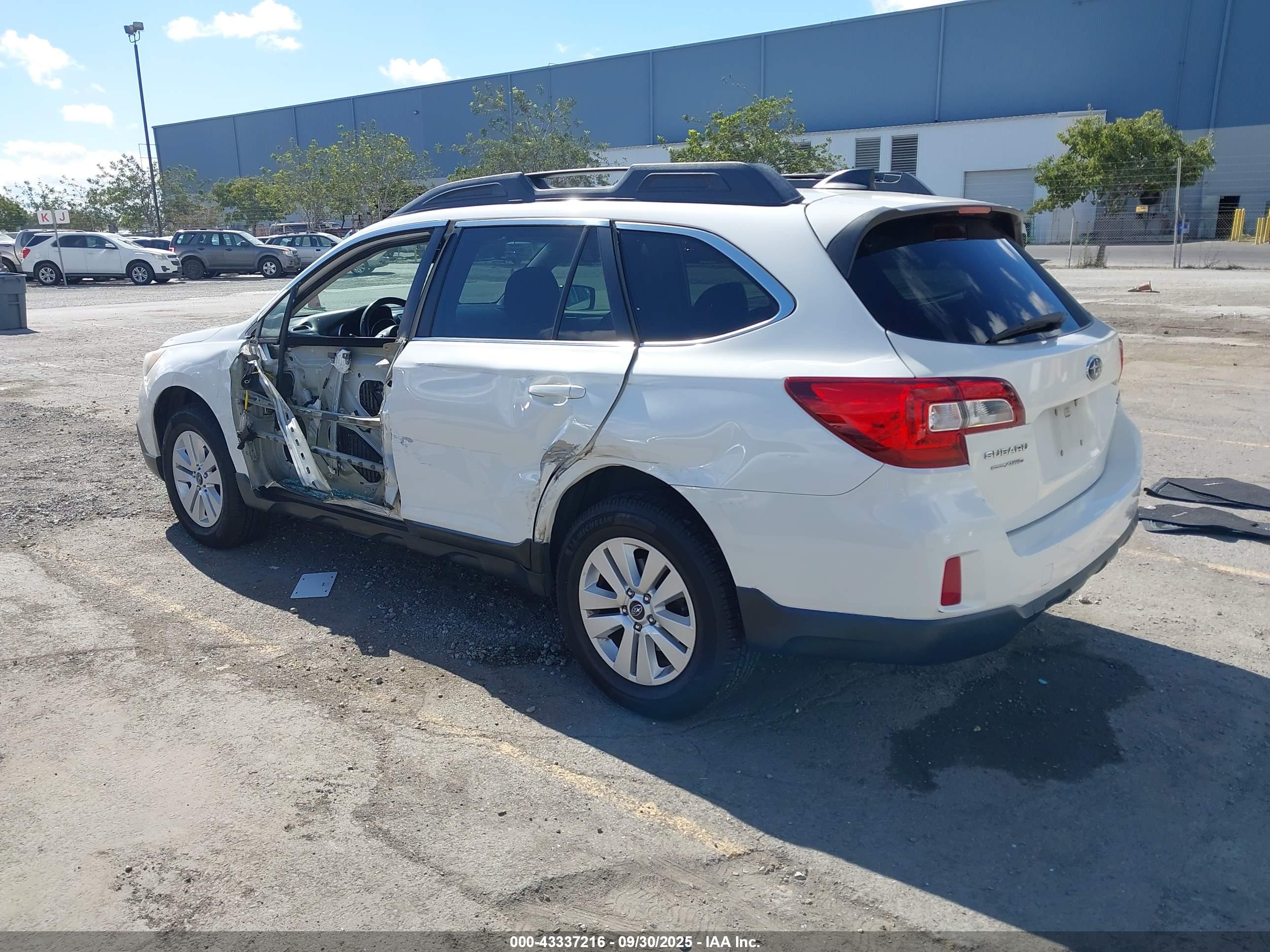 SUBARU OUTBACK image 3