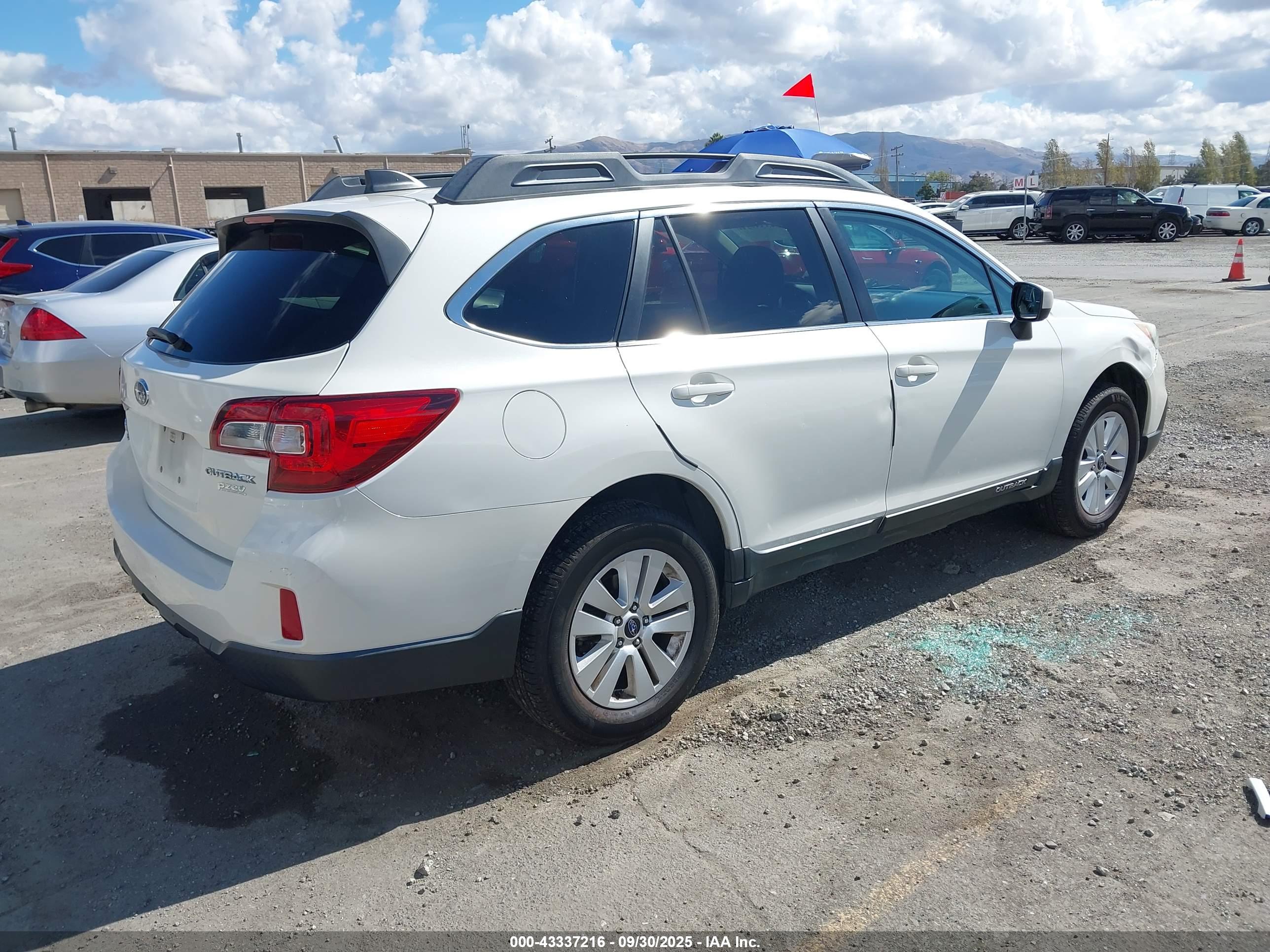 SUBARU OUTBACK image 4