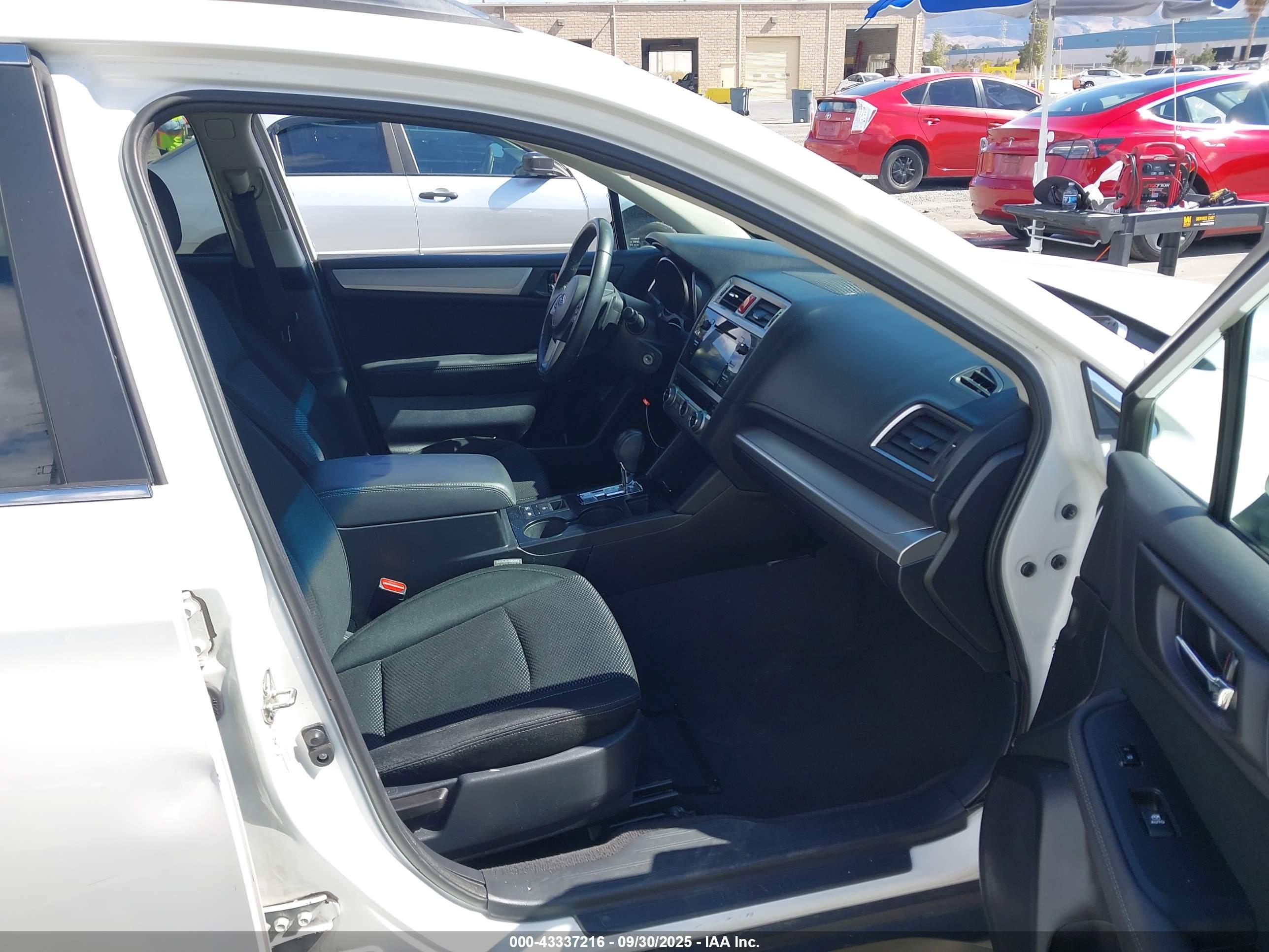SUBARU OUTBACK image 5