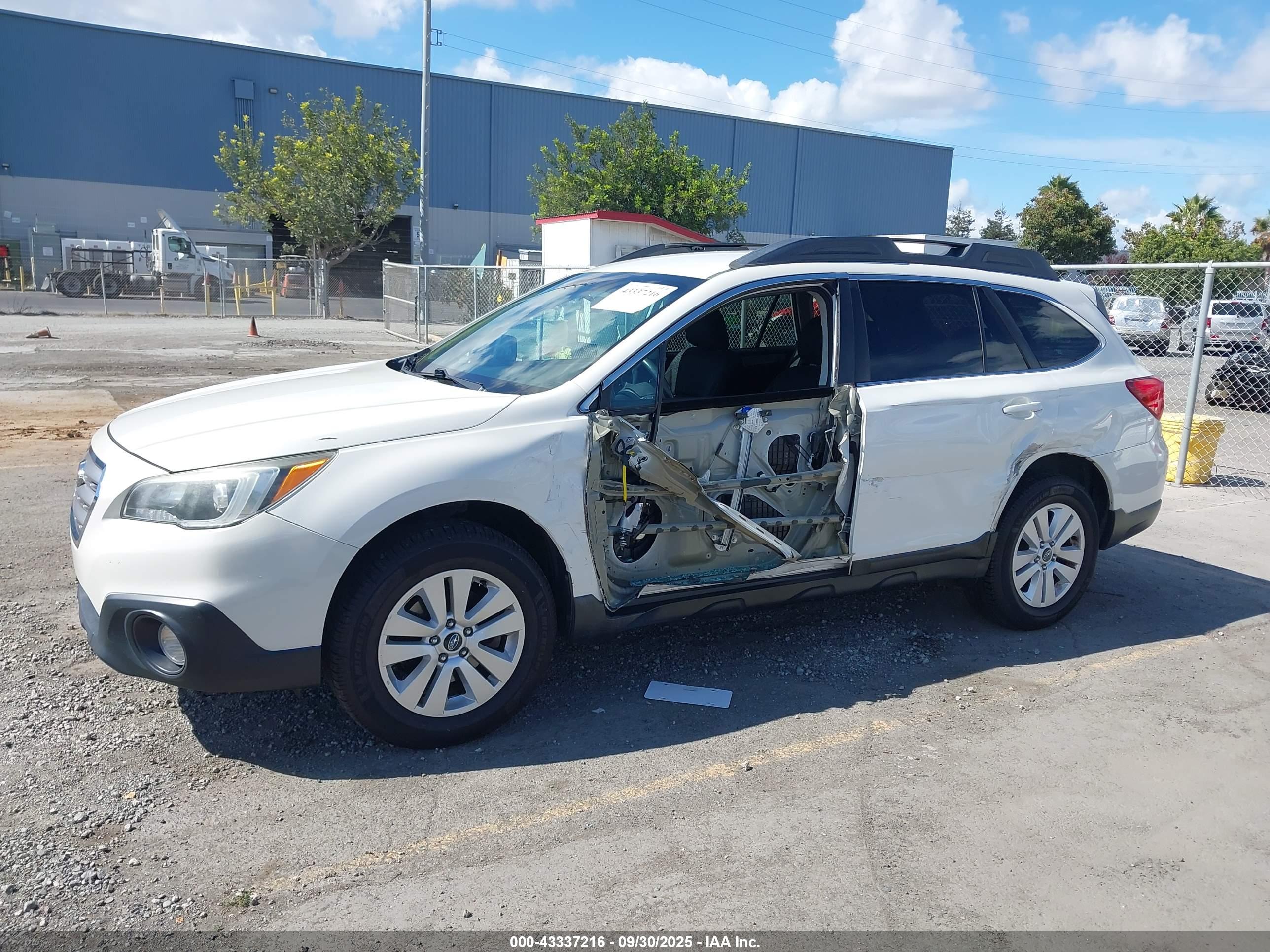 SUBARU OUTBACK image 6