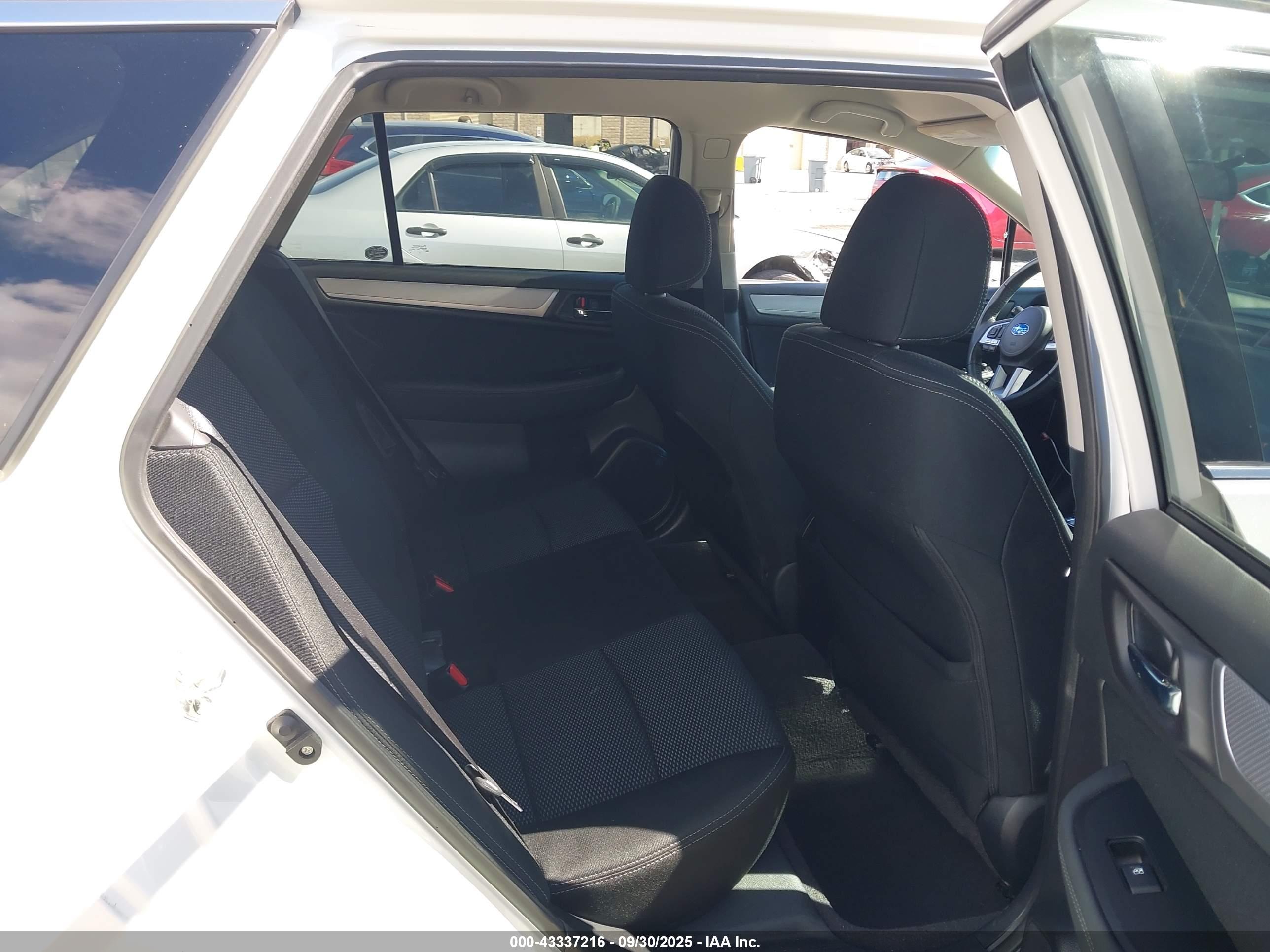 SUBARU OUTBACK image 8