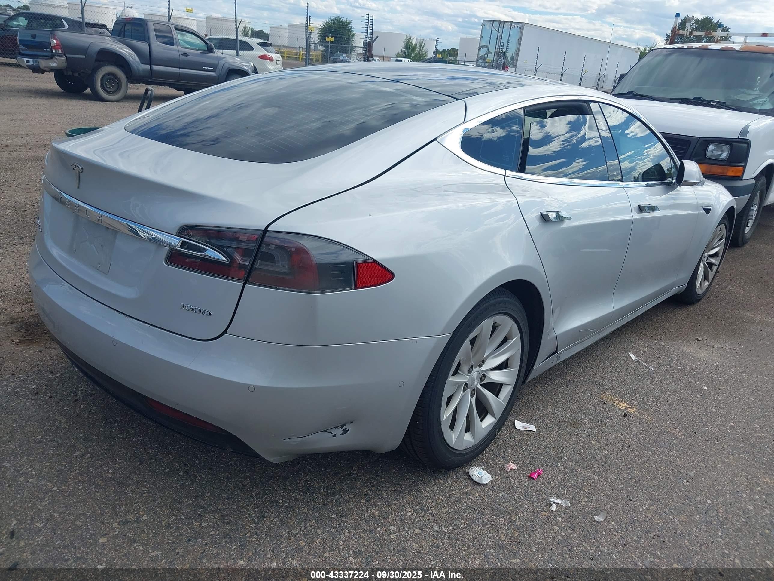 TESLA MODEL image 4
