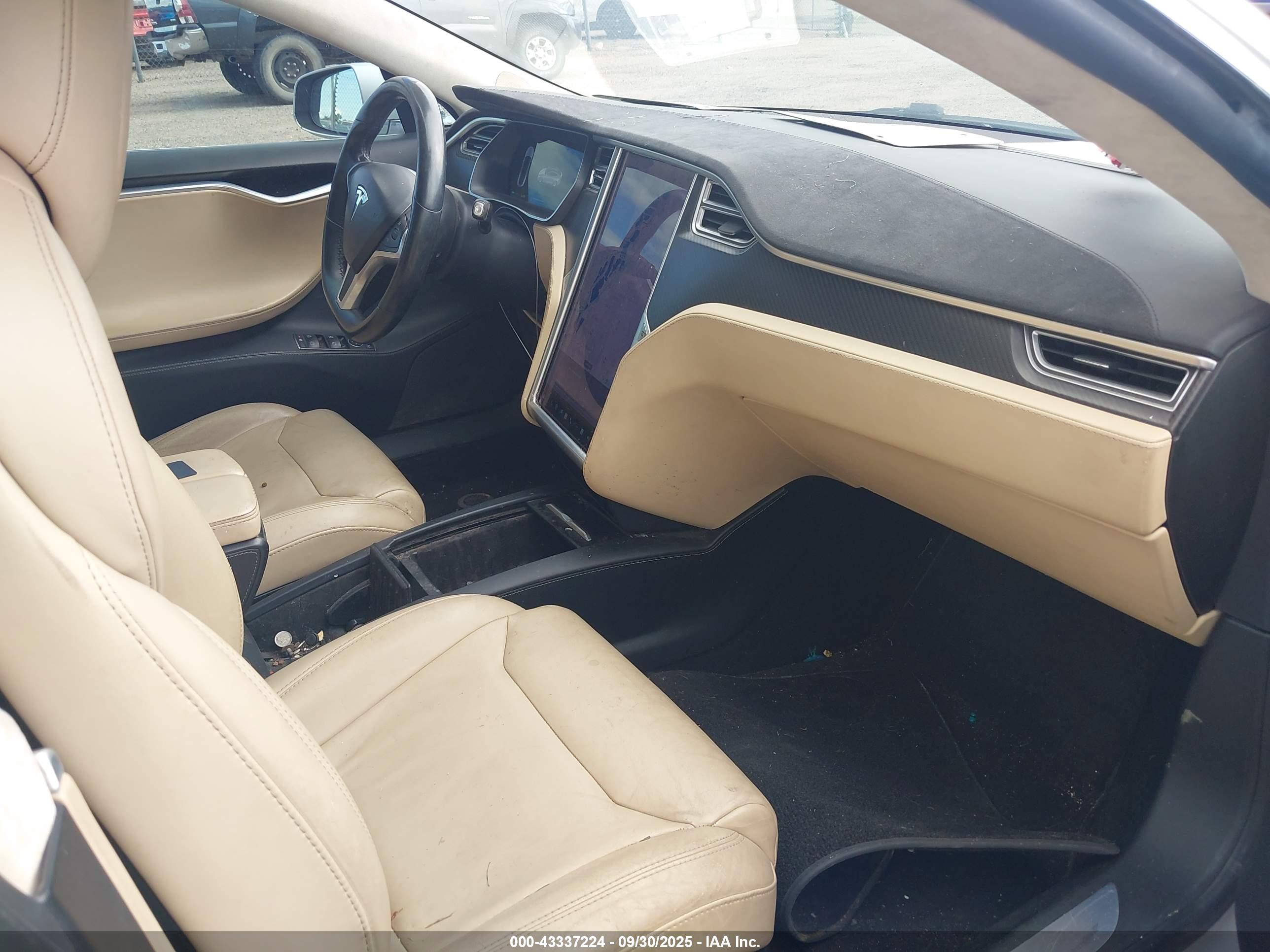 TESLA MODEL image 5