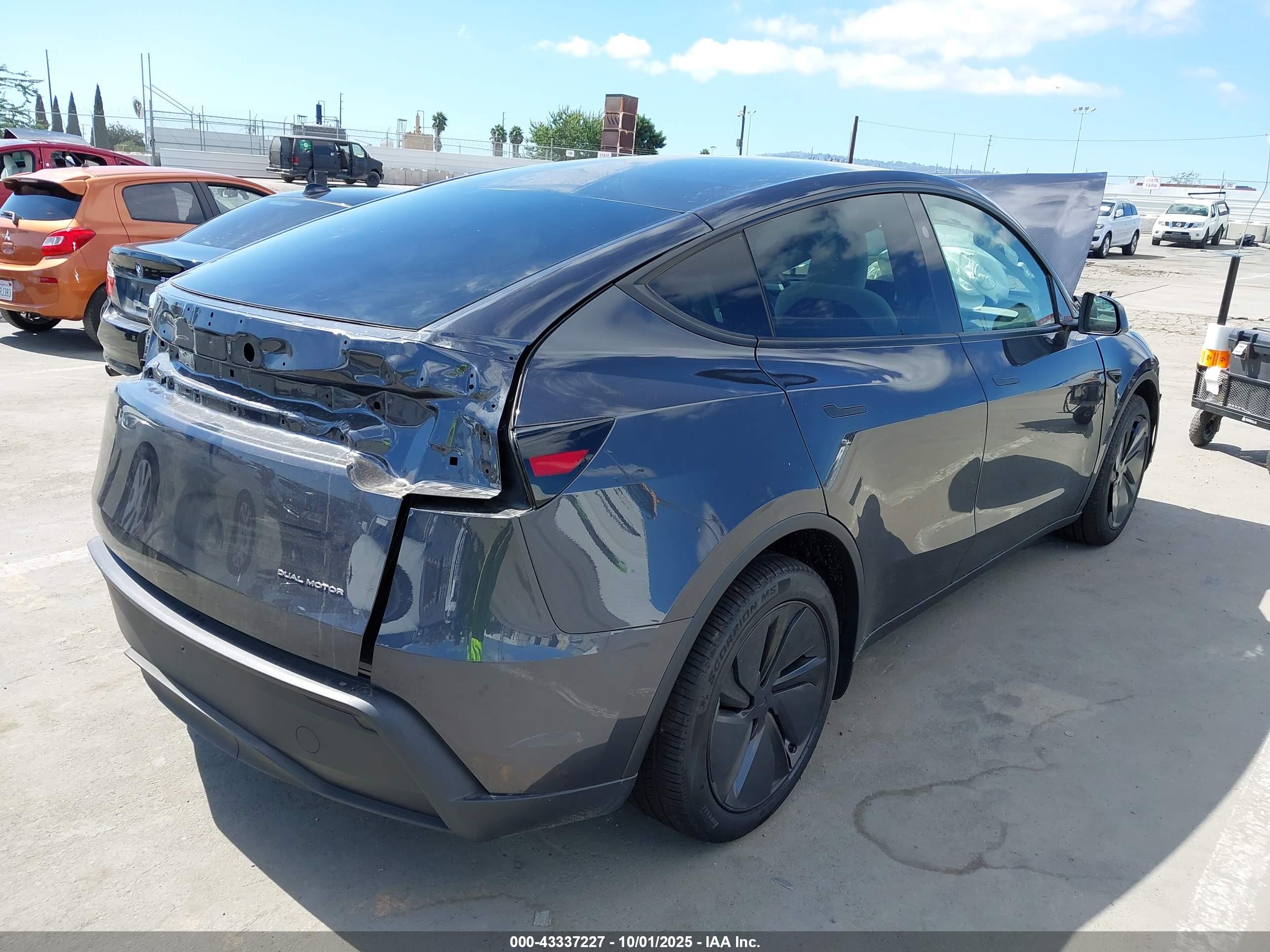TESLA MODEL image 4