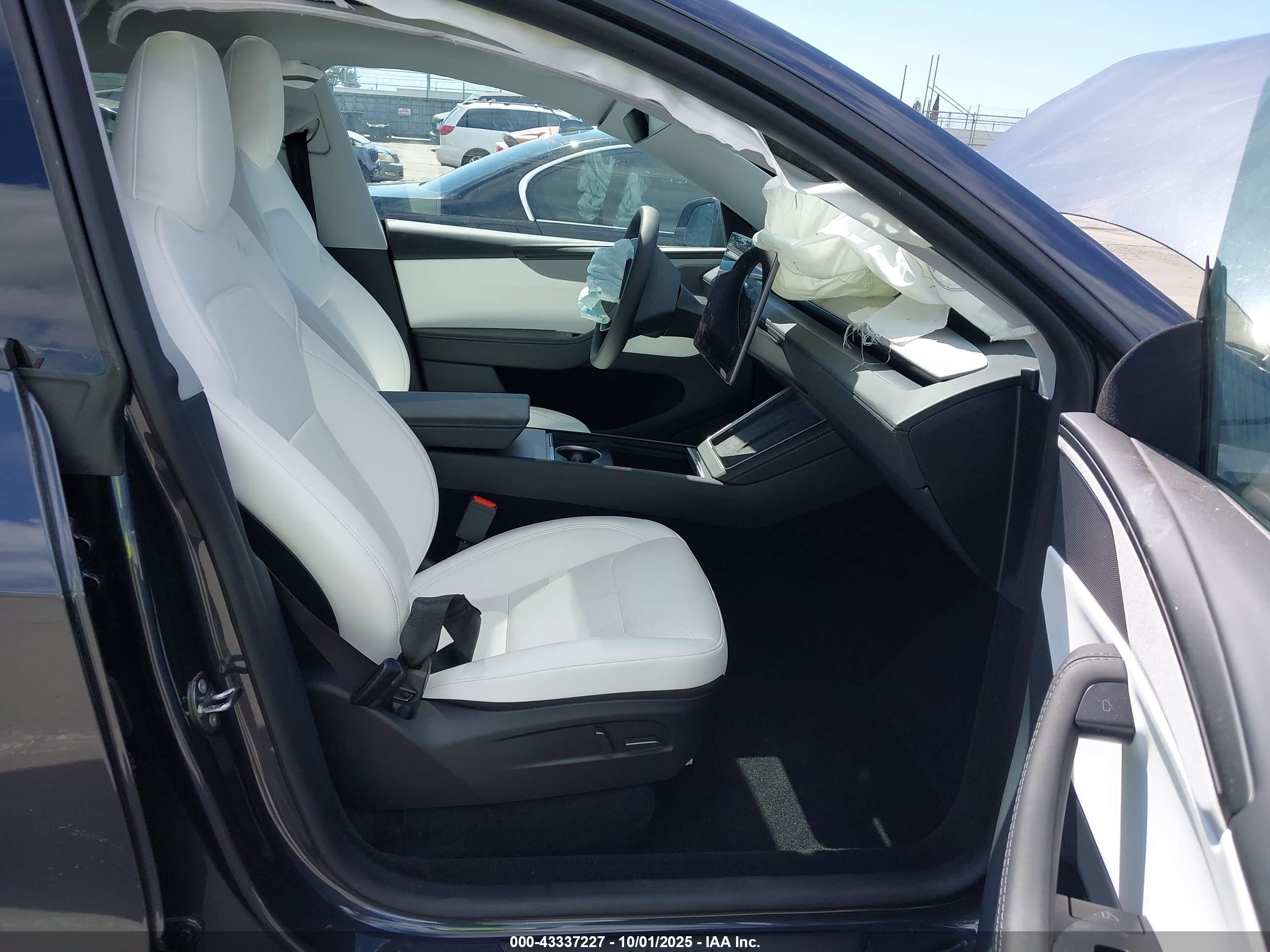 TESLA MODEL image 5