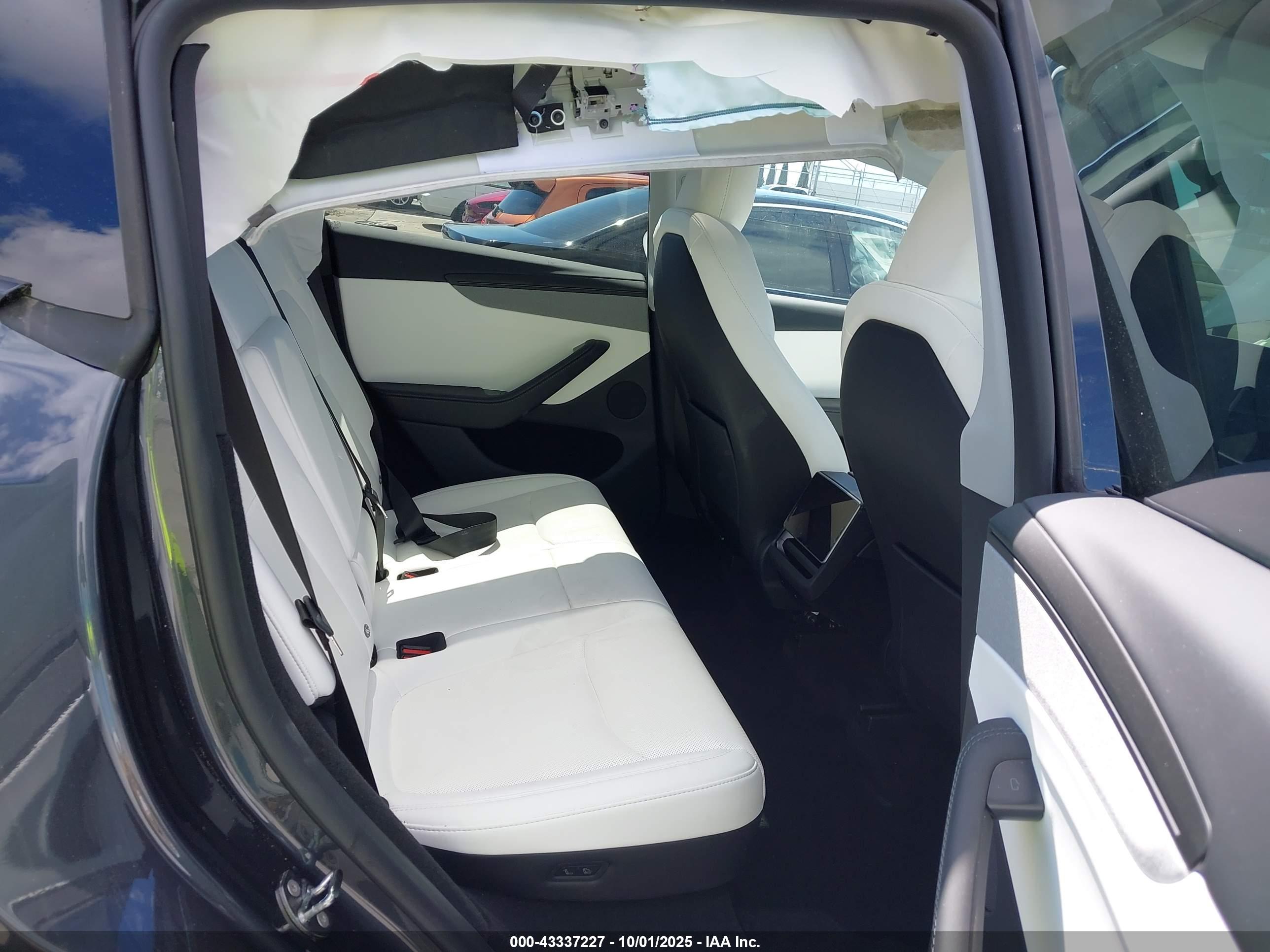 TESLA MODEL image 8