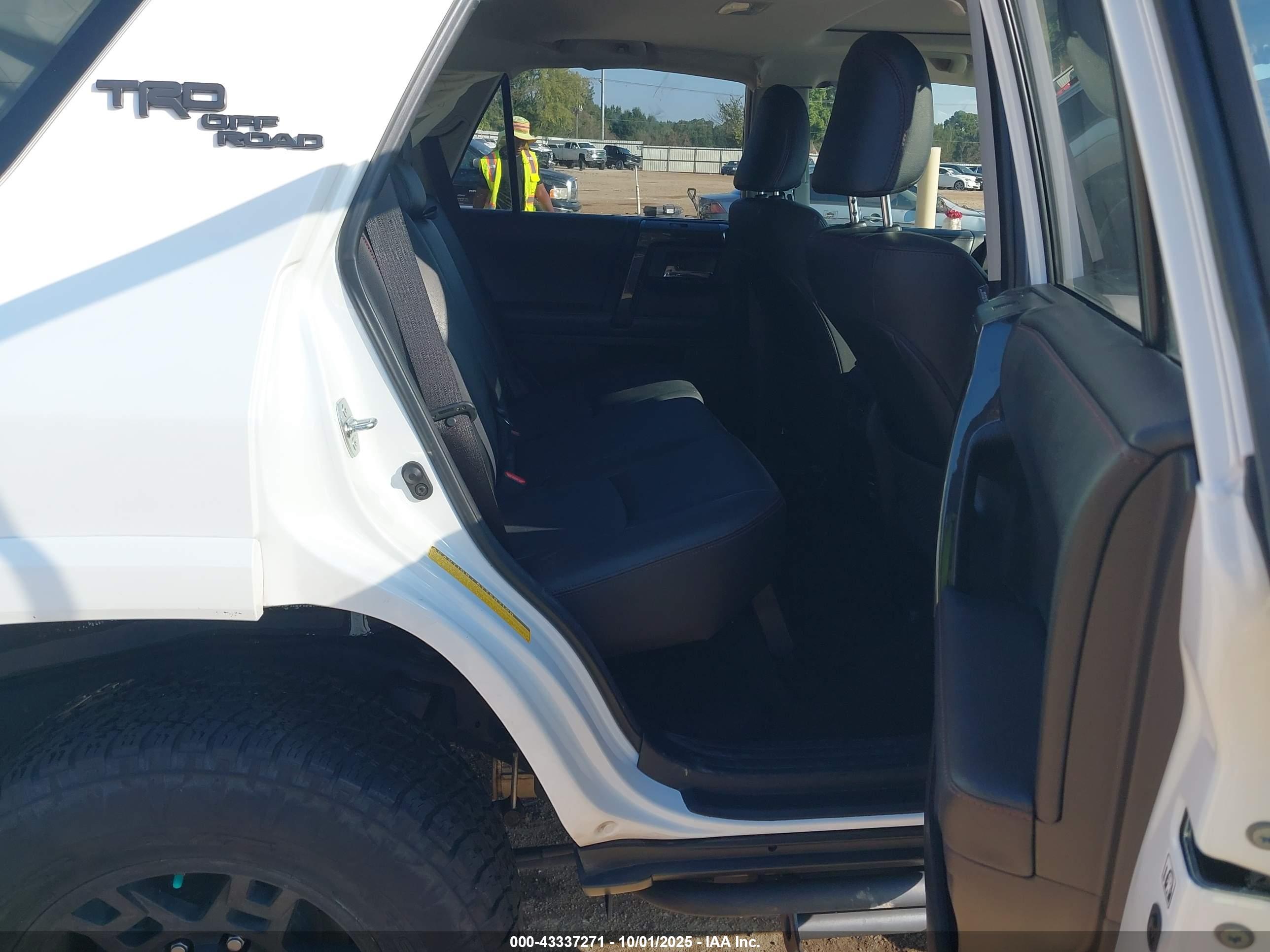 TOYOTA 4RUNNER image 8