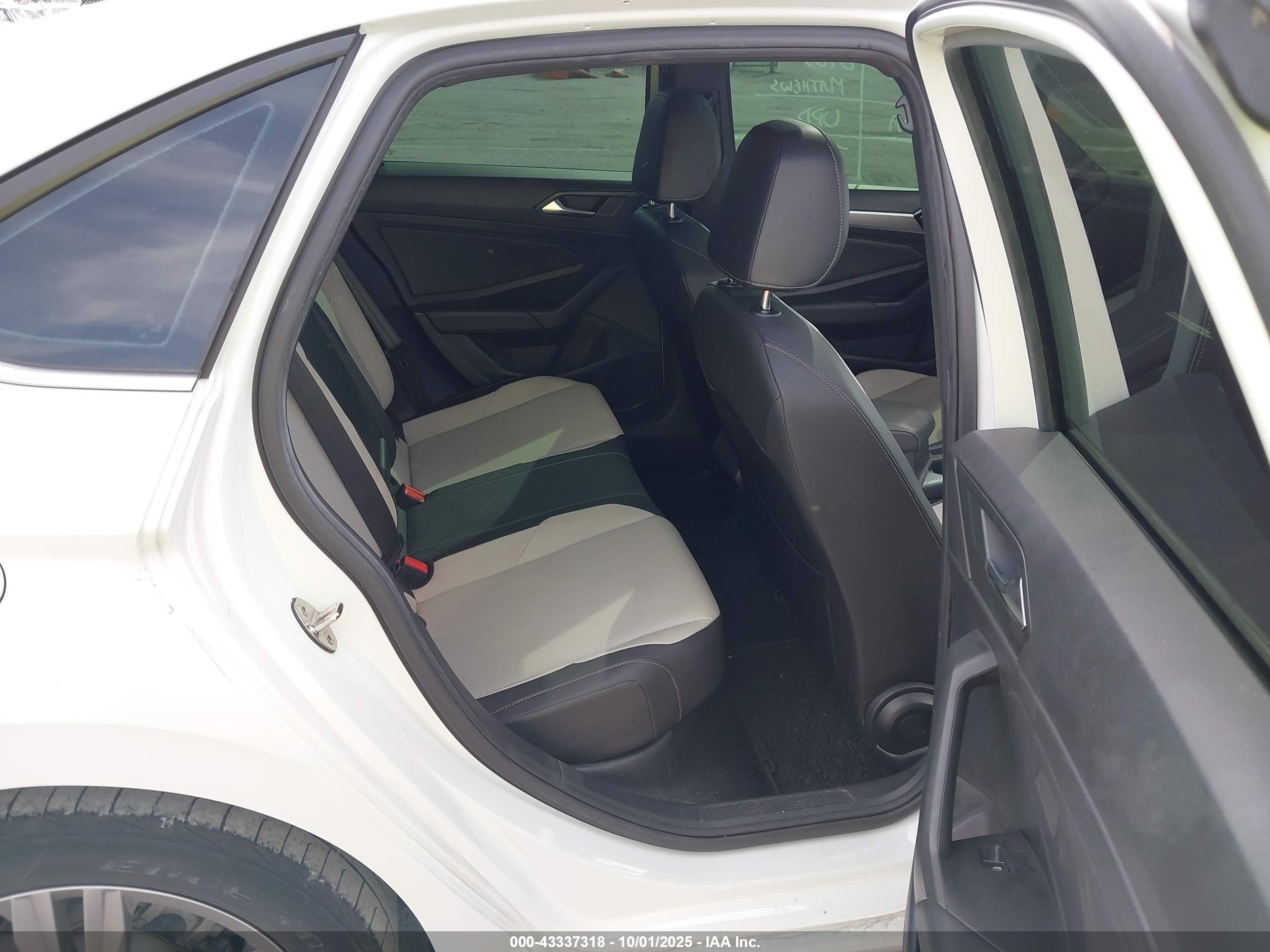 VOLKSWAGEN JETTA image 8