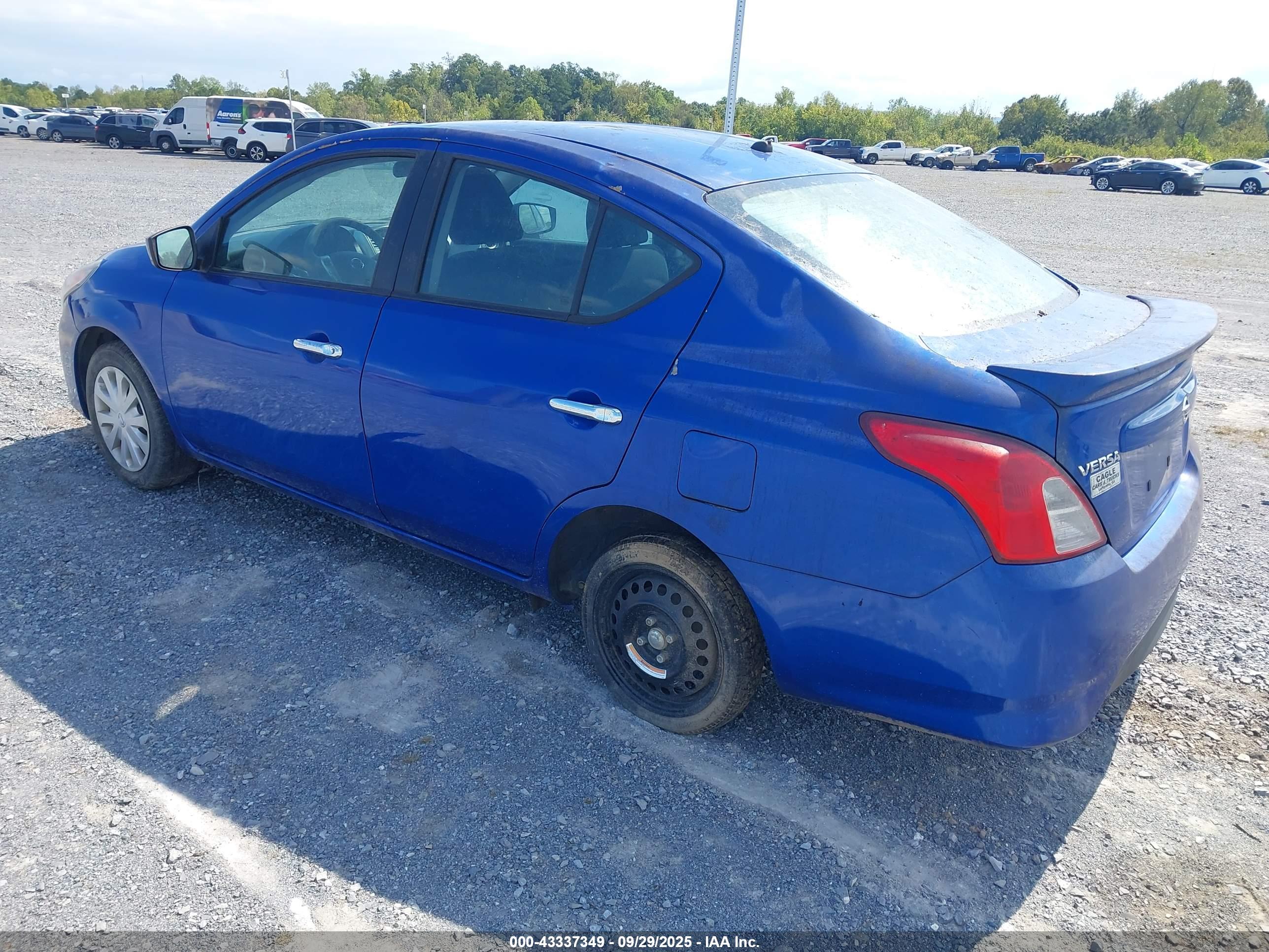 NISSAN VERSA image 3