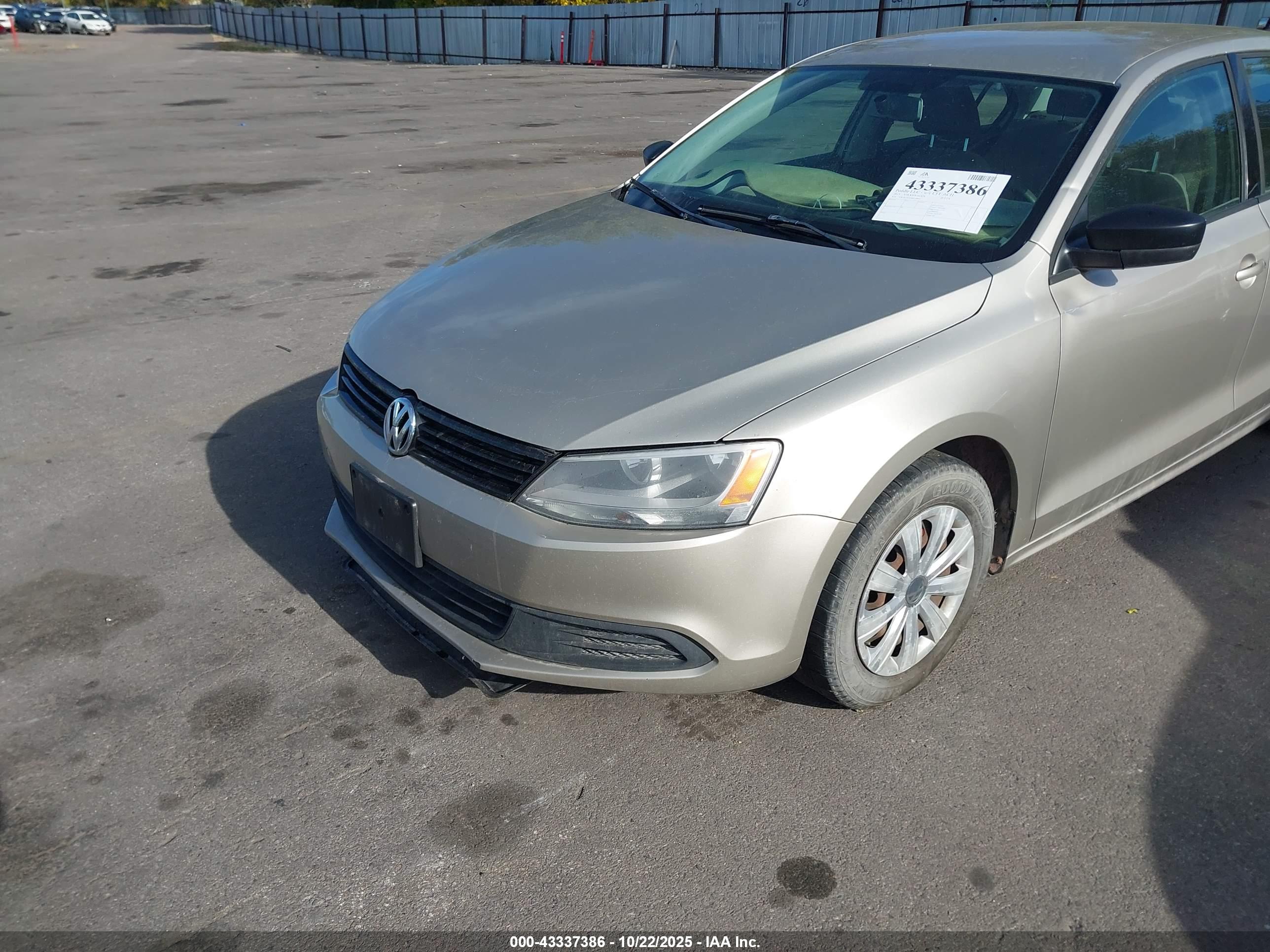 VOLKSWAGEN JETTA image 6