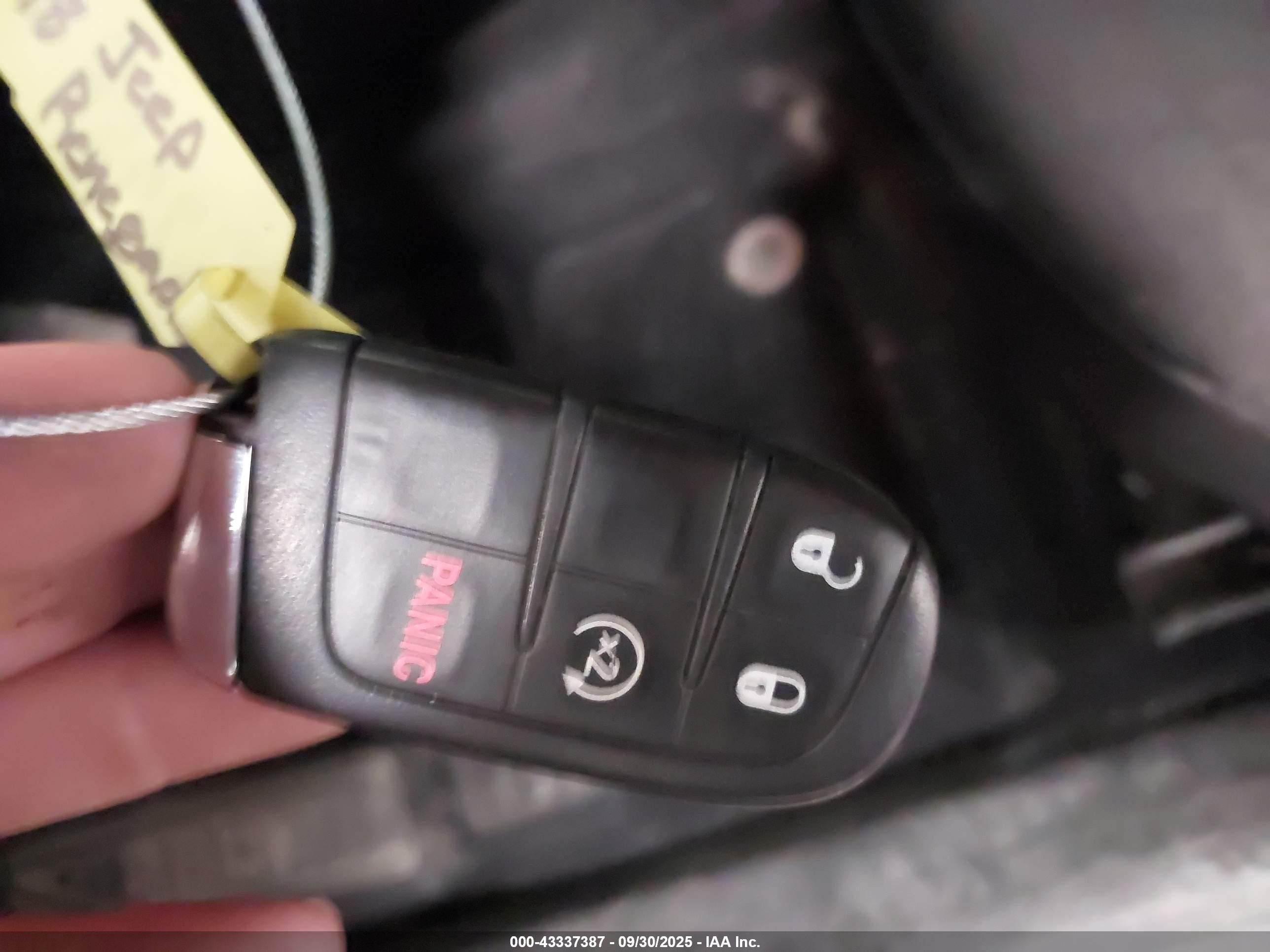 JEEP RENEGADE image 11