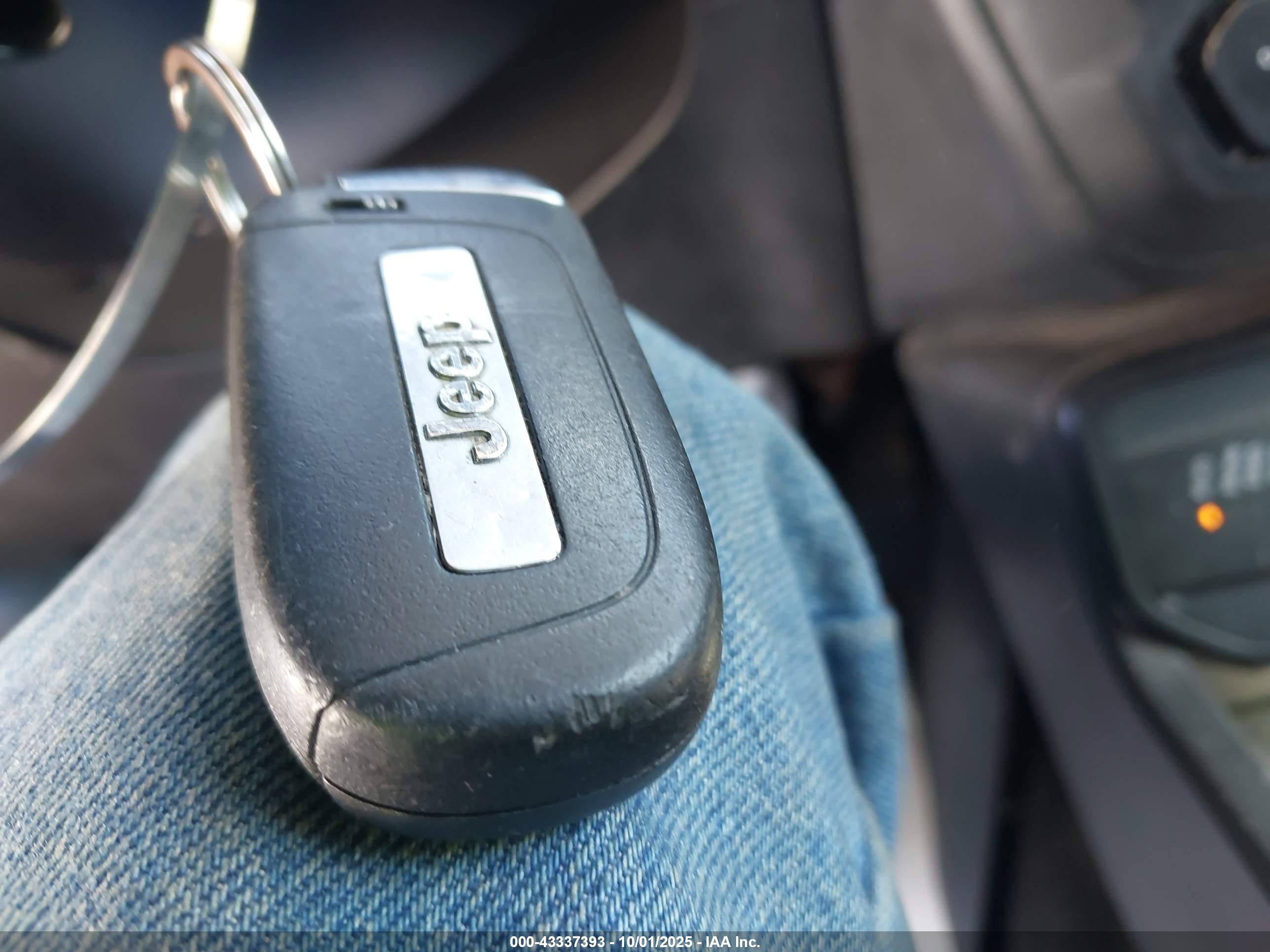 JEEP RENEGADE image 11