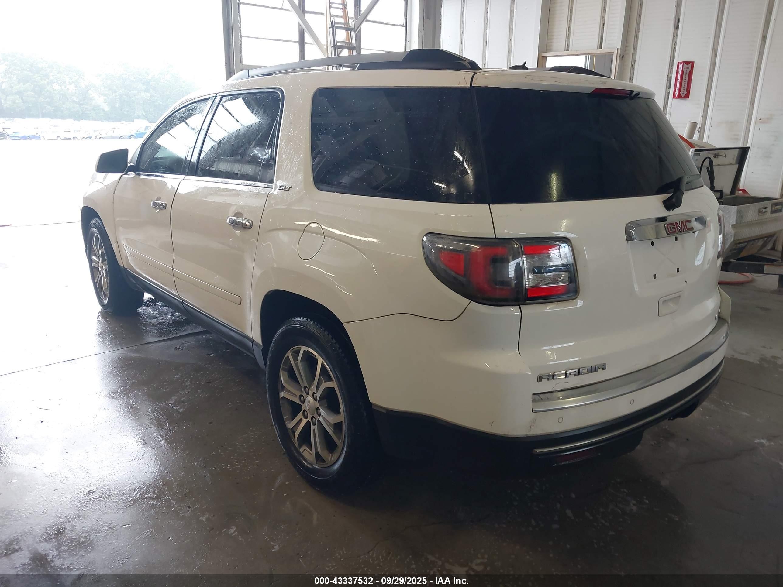 GMC ACADIA image 3