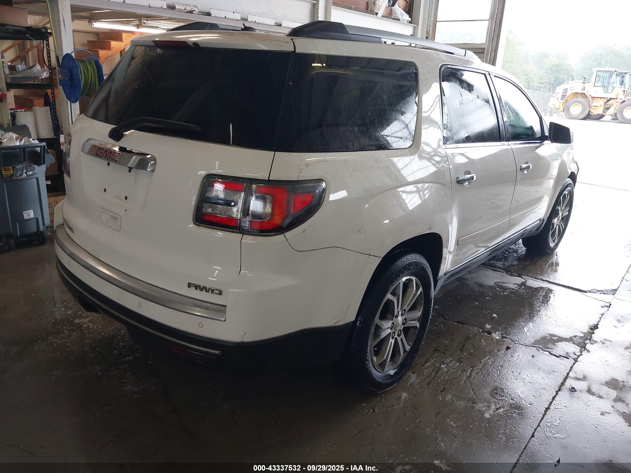 GMC ACADIA image 4