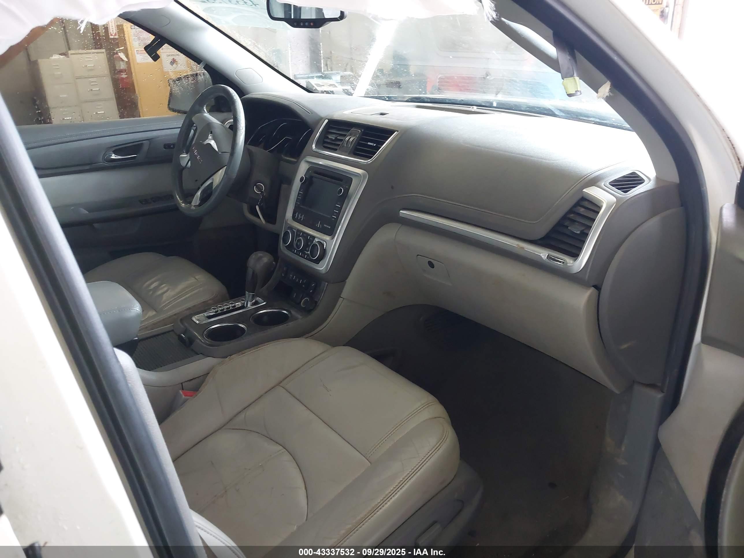 GMC ACADIA image 5