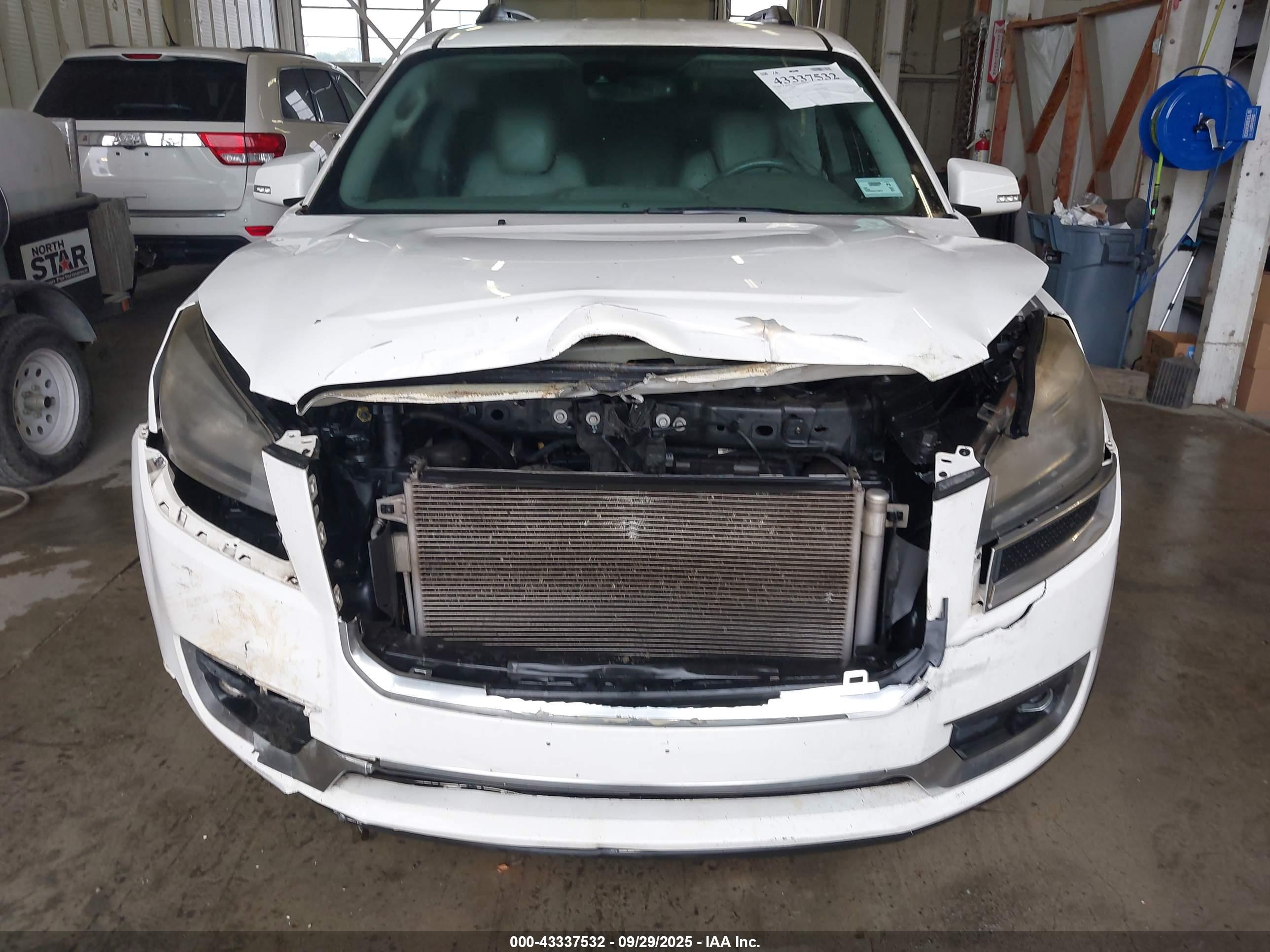 GMC ACADIA image 6
