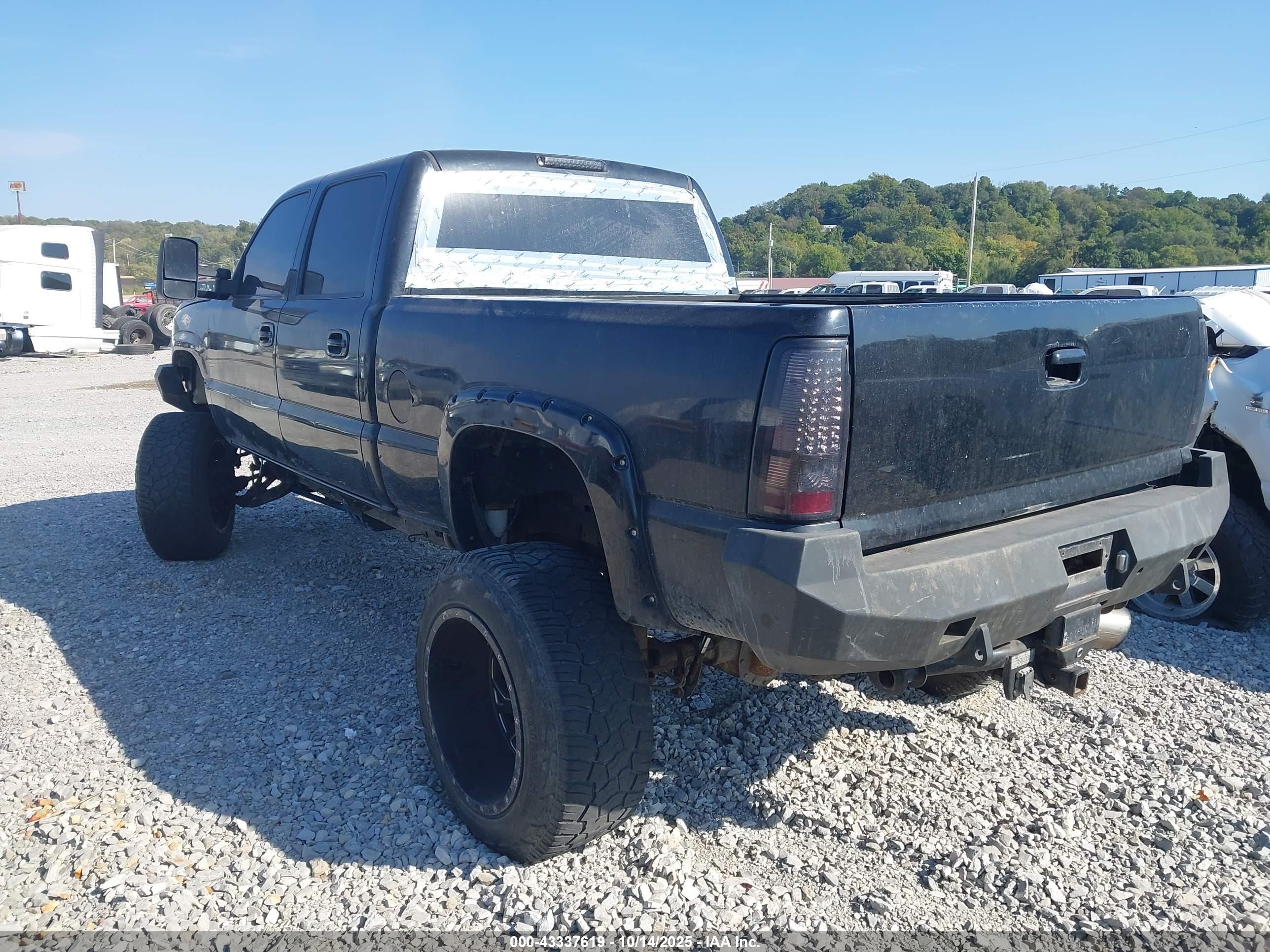 CHEVROLET SILVERADO image 3