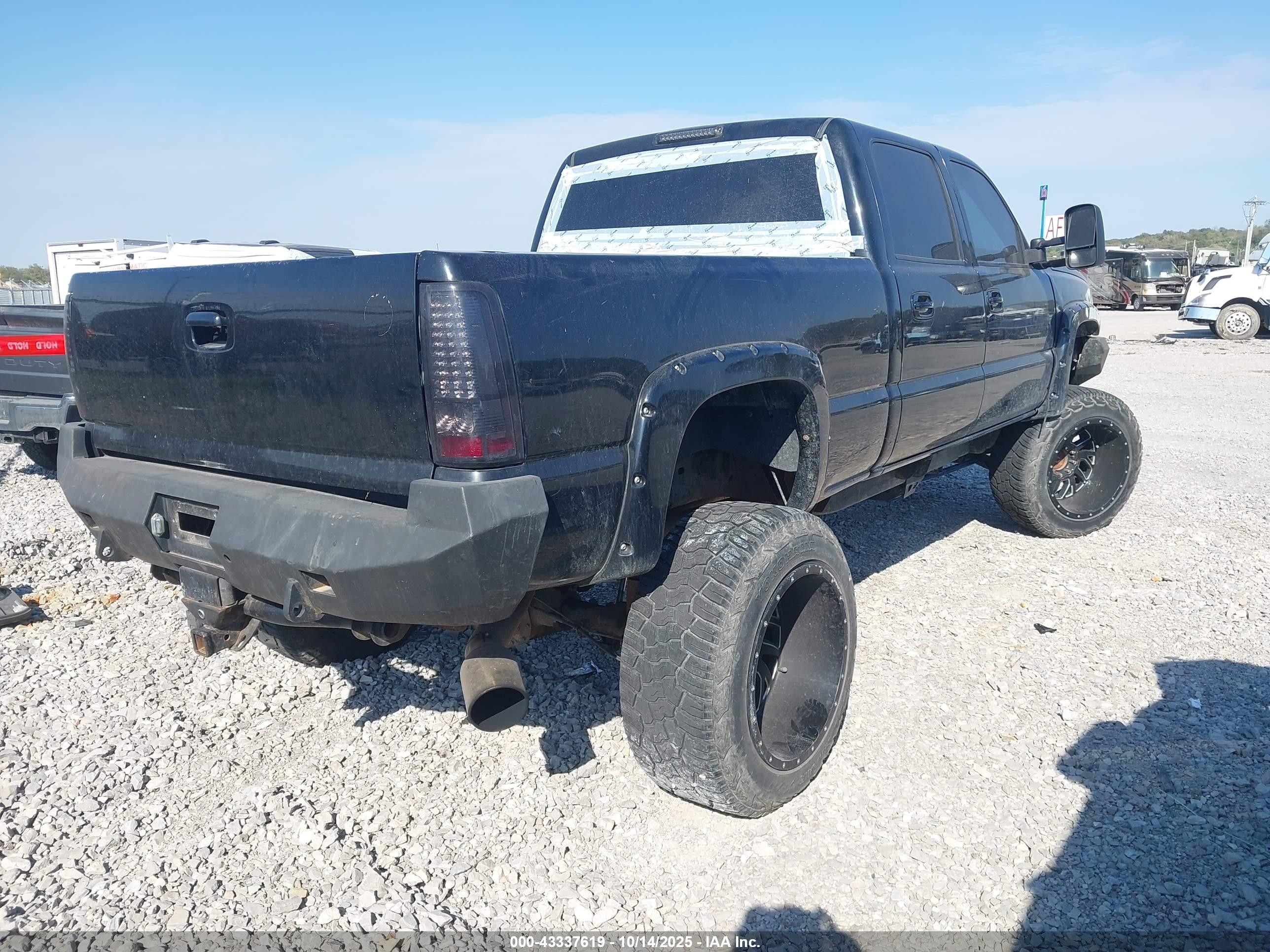 CHEVROLET SILVERADO image 4