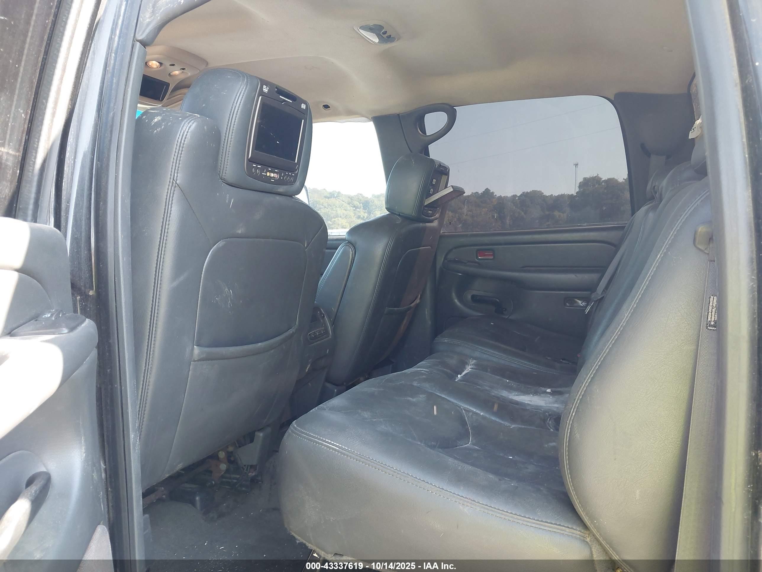 CHEVROLET SILVERADO image 7