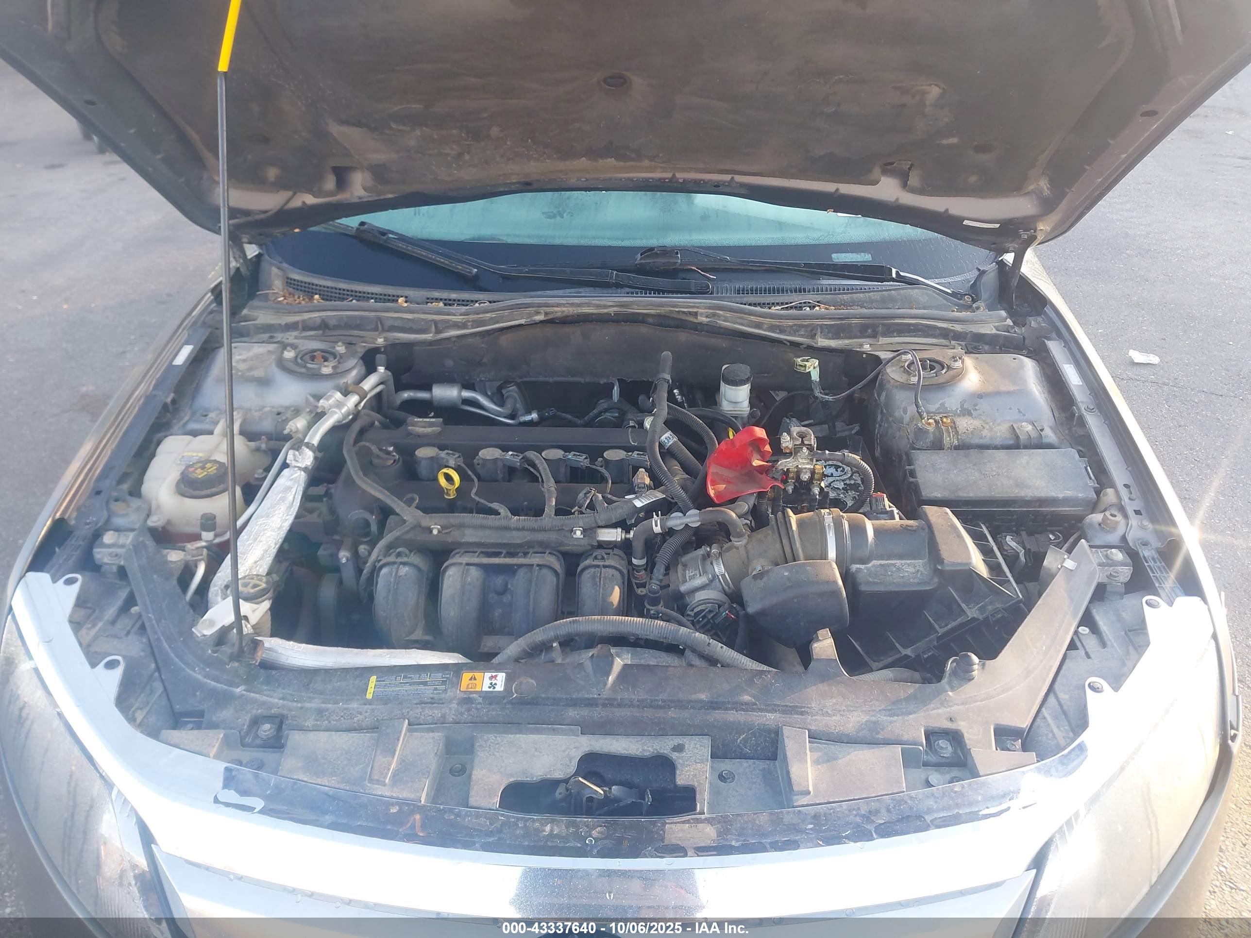 FORD FUSION image 10