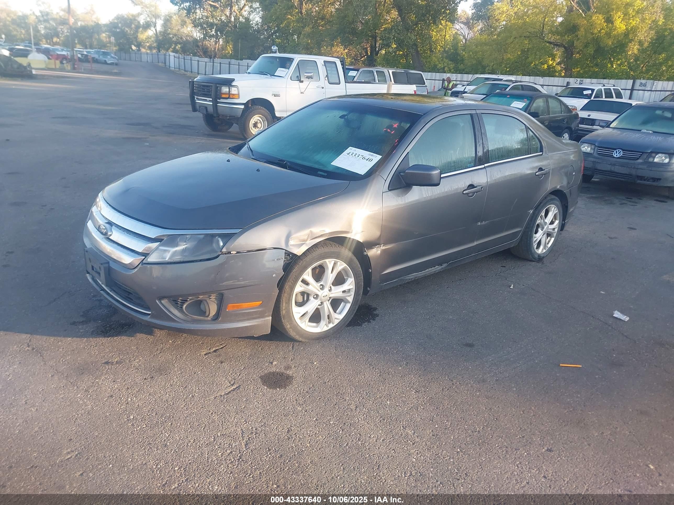 FORD FUSION image 2