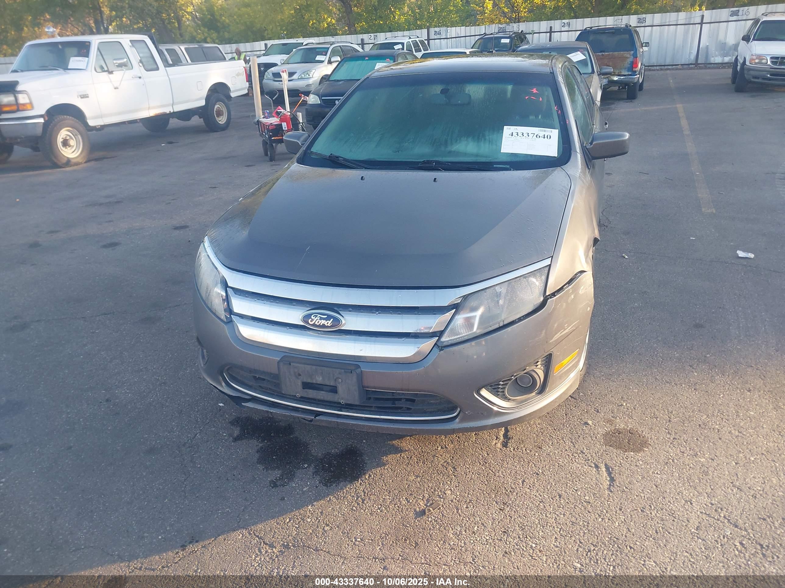 FORD FUSION image 6