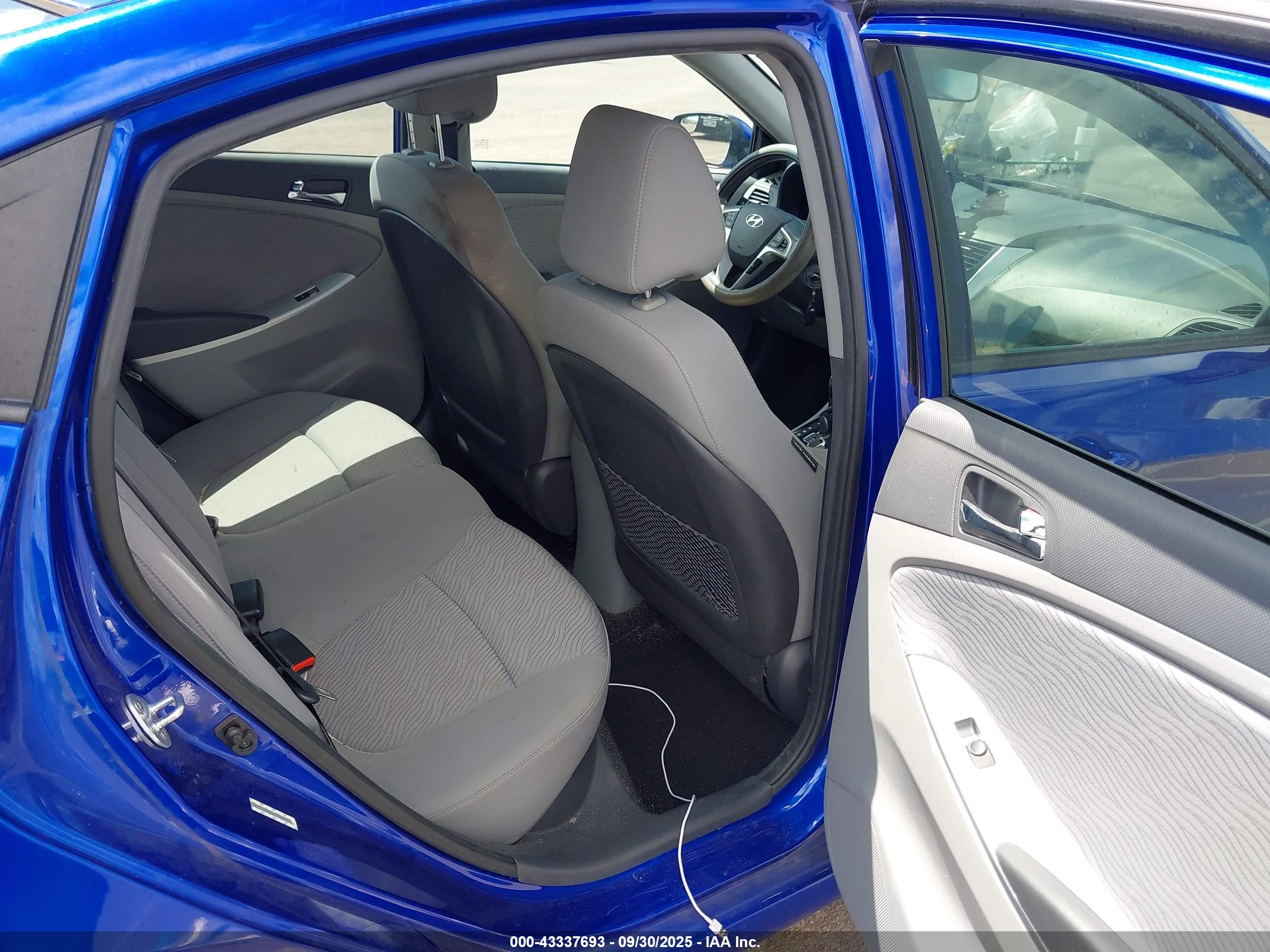 HYUNDAI ACCENT image 8