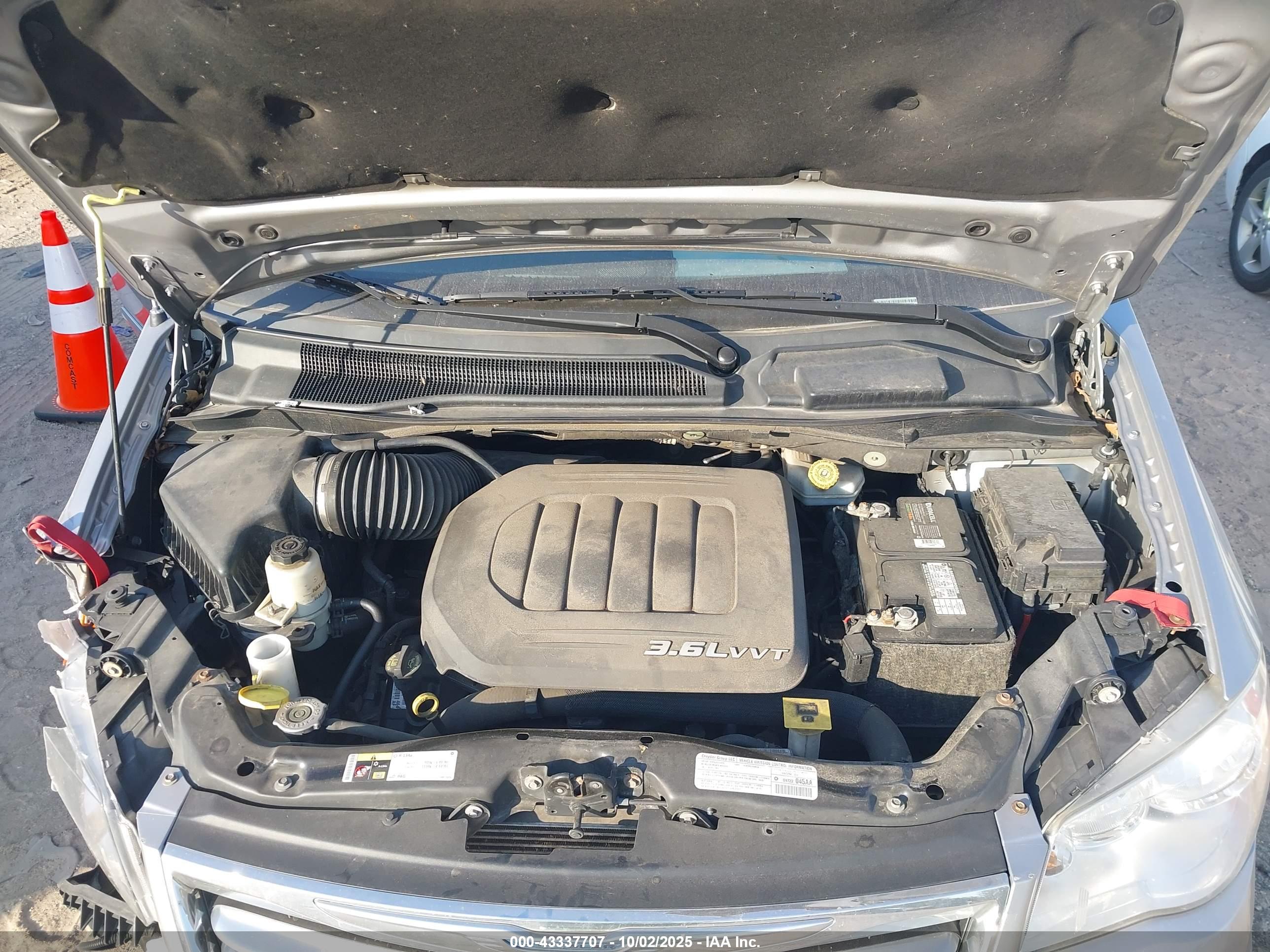 CHRYSLER TOWN image 10