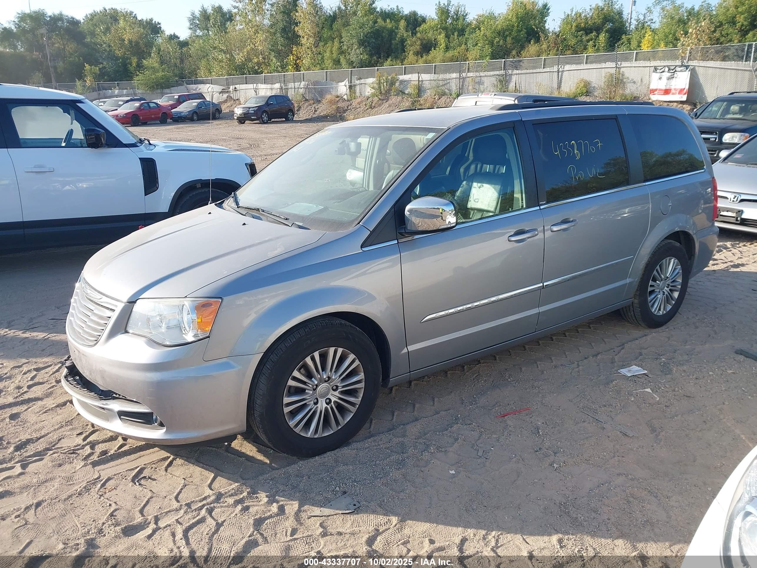 CHRYSLER TOWN image 2