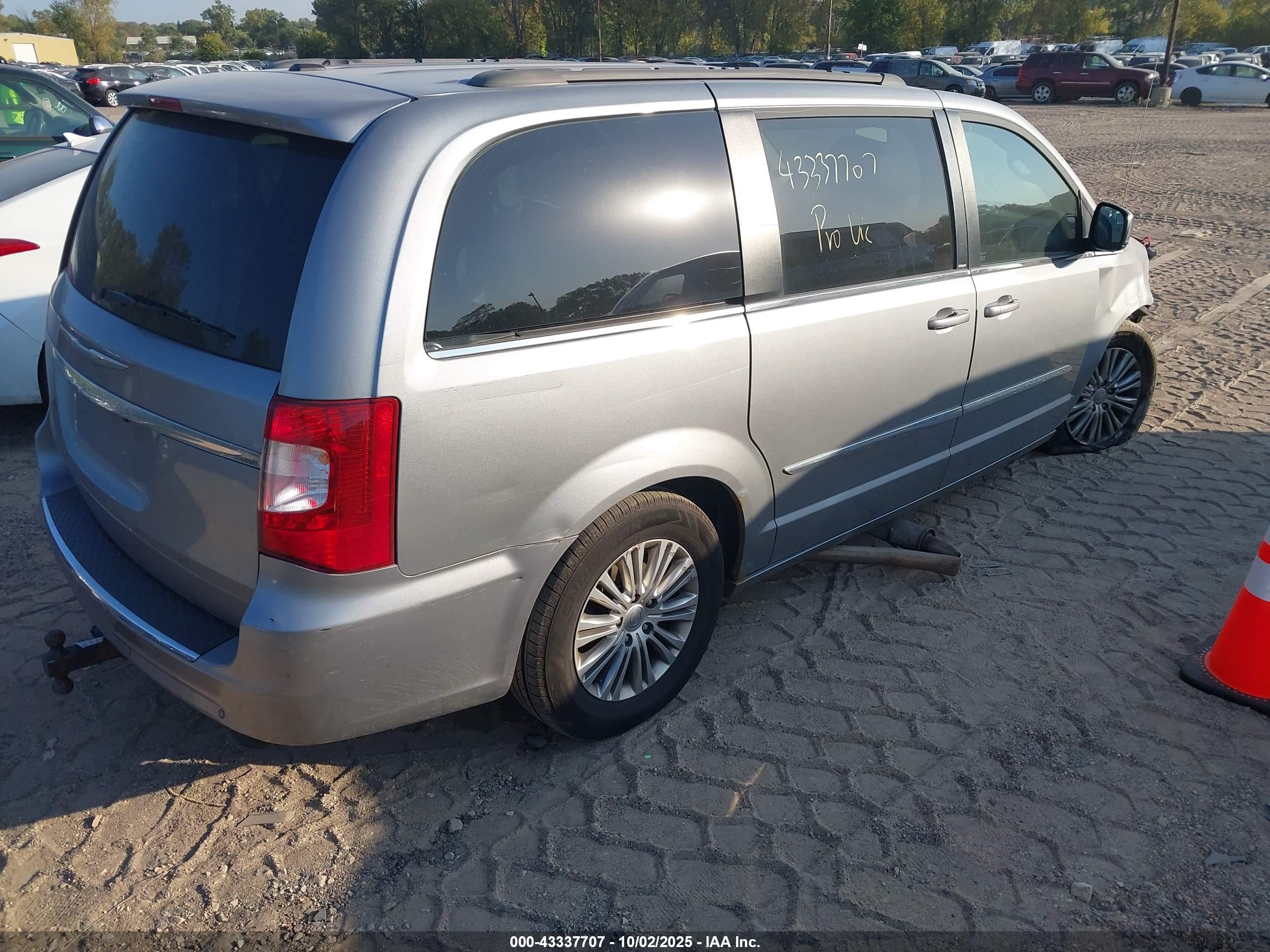 CHRYSLER TOWN image 4