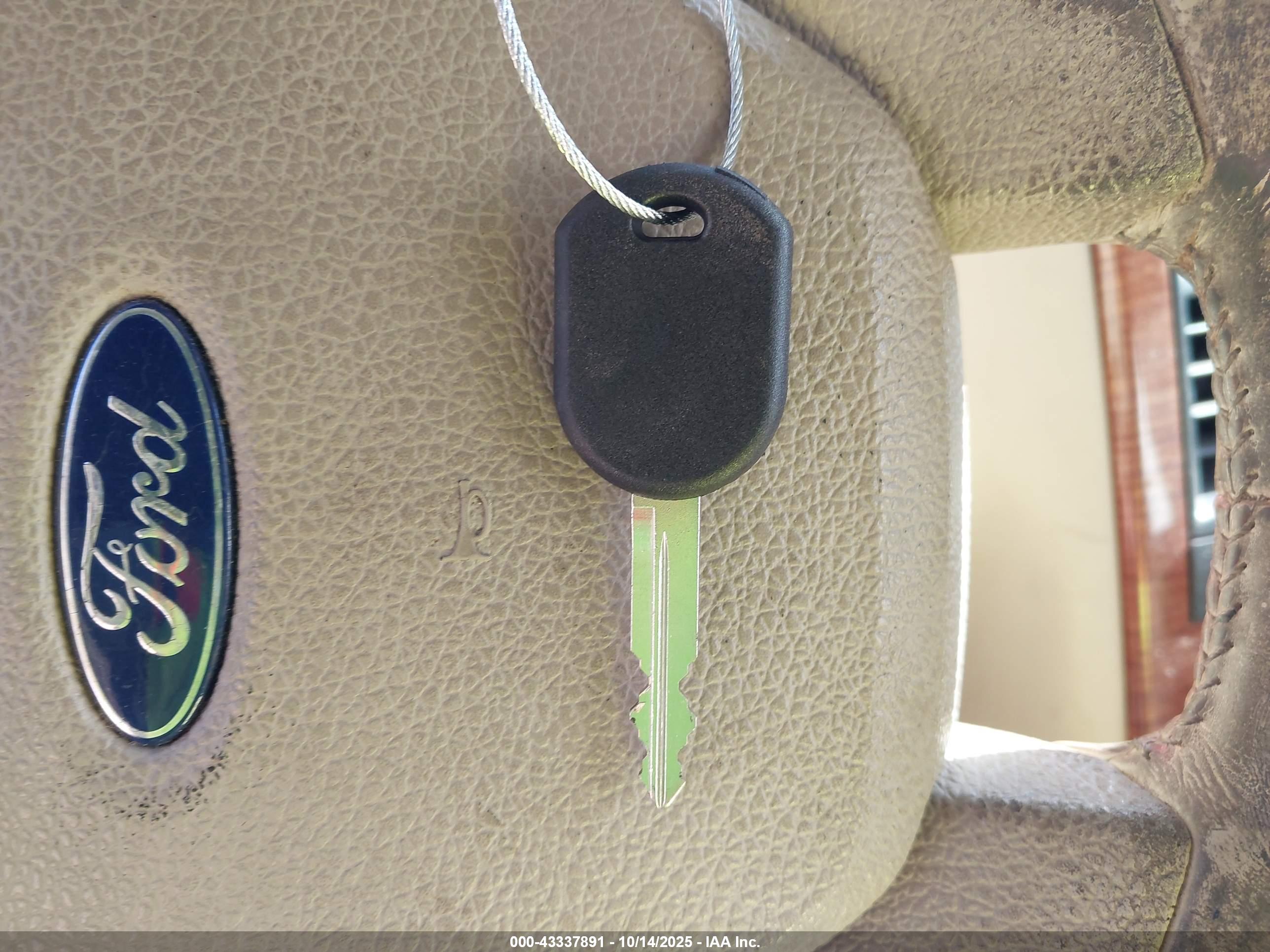 FORD EXPLORER image 11