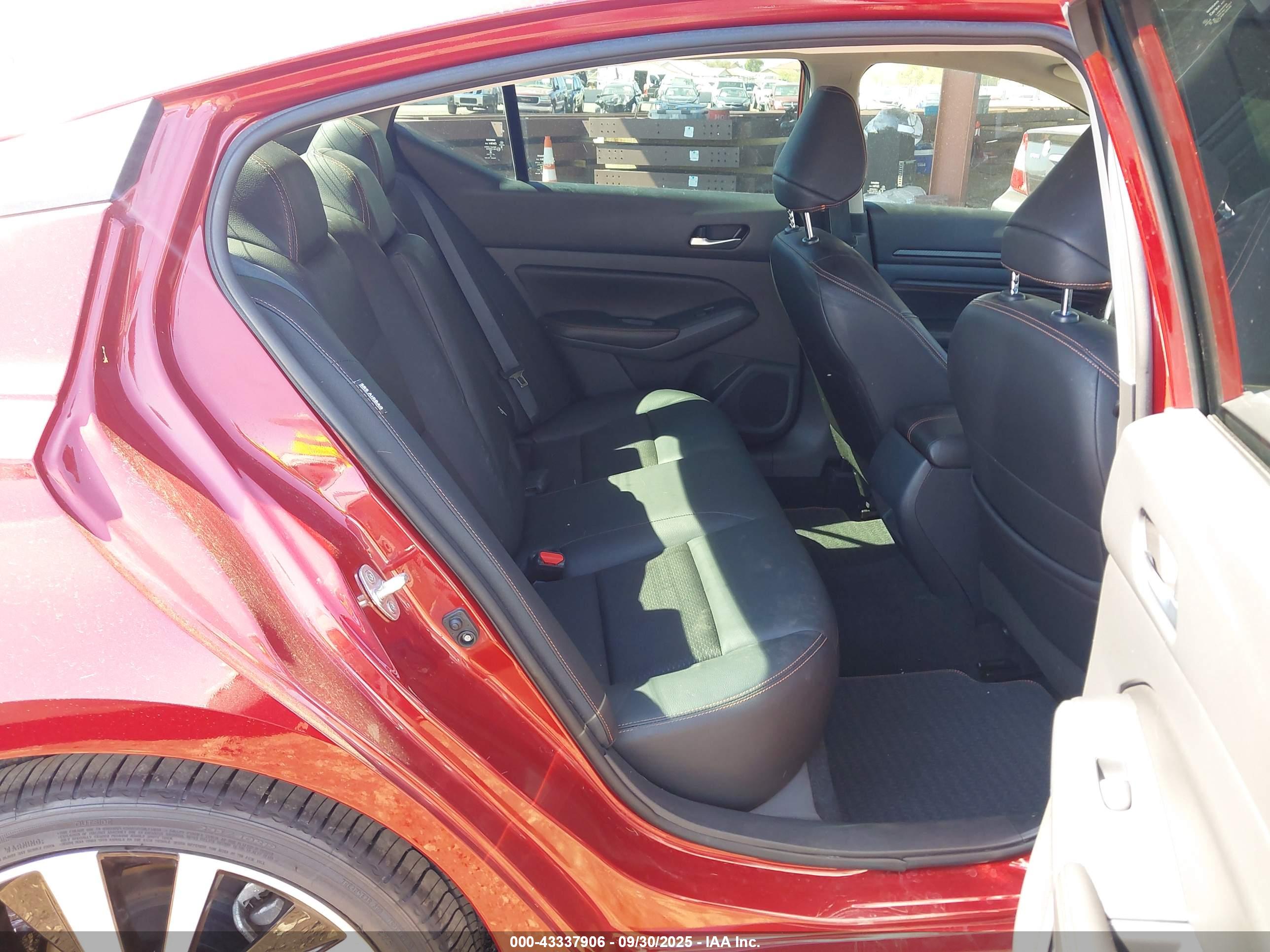 NISSAN ALTIMA image 8