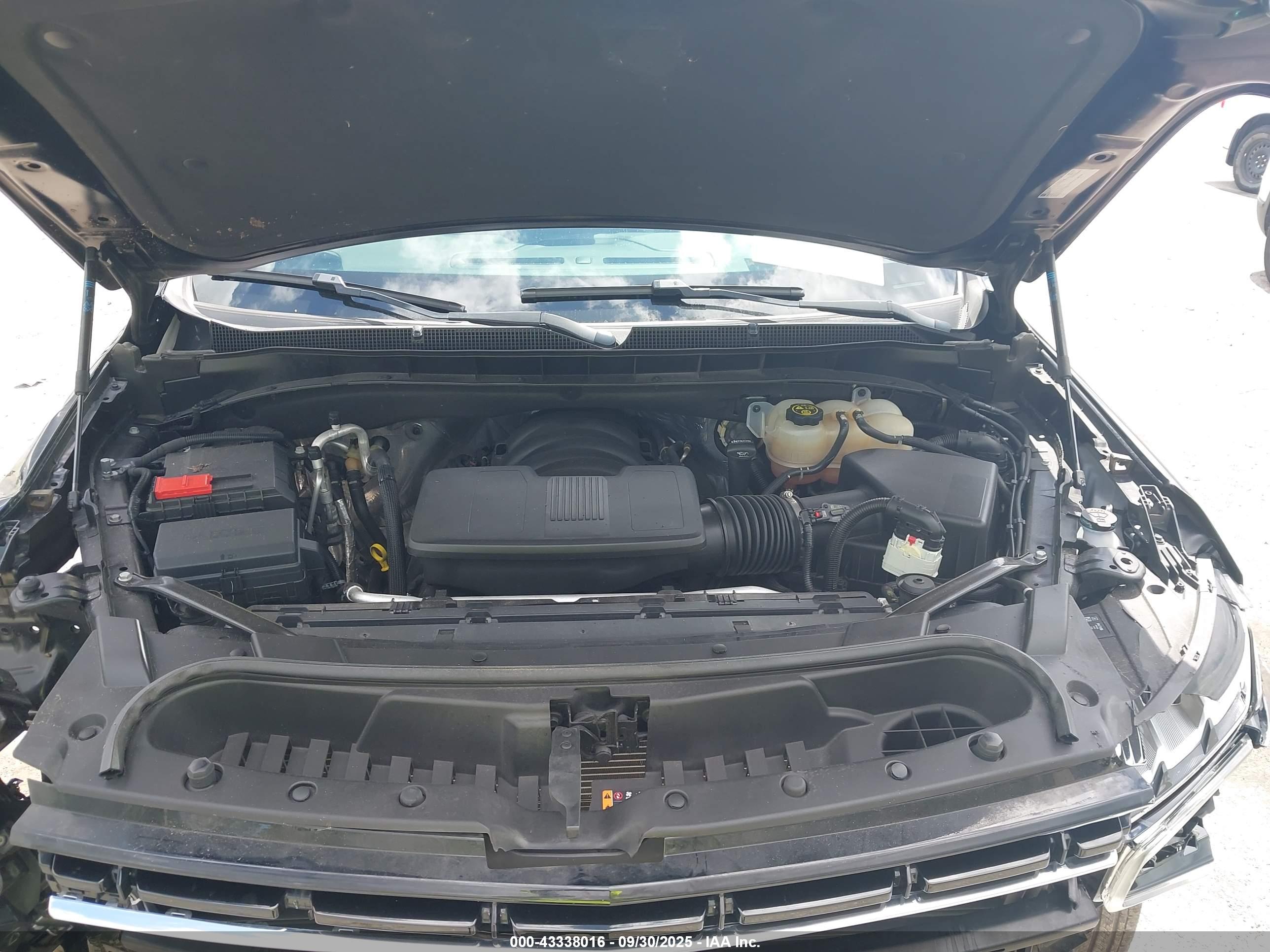 CHEVROLET SUBURBAN image 10