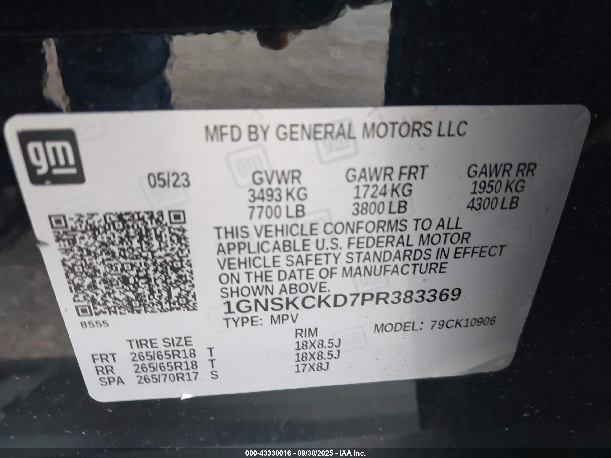CHEVROLET SUBURBAN image 9