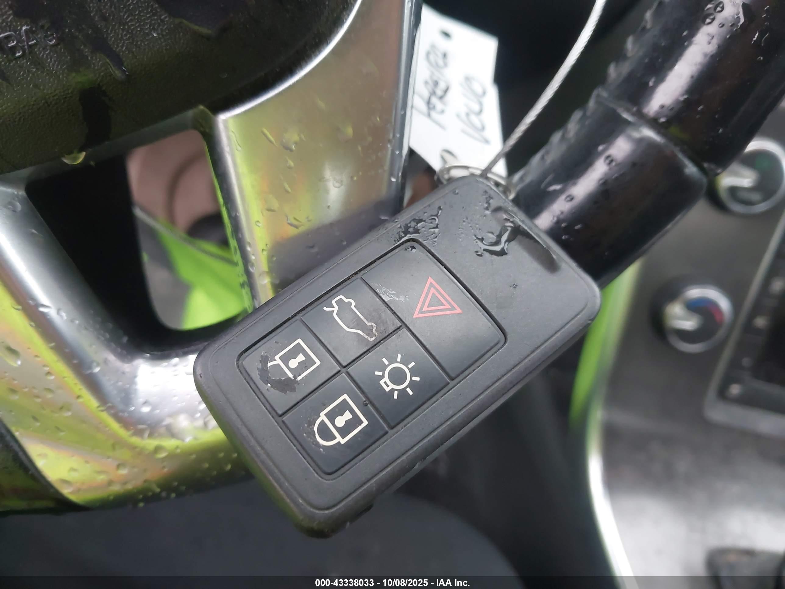 VOLVO S60 image 11