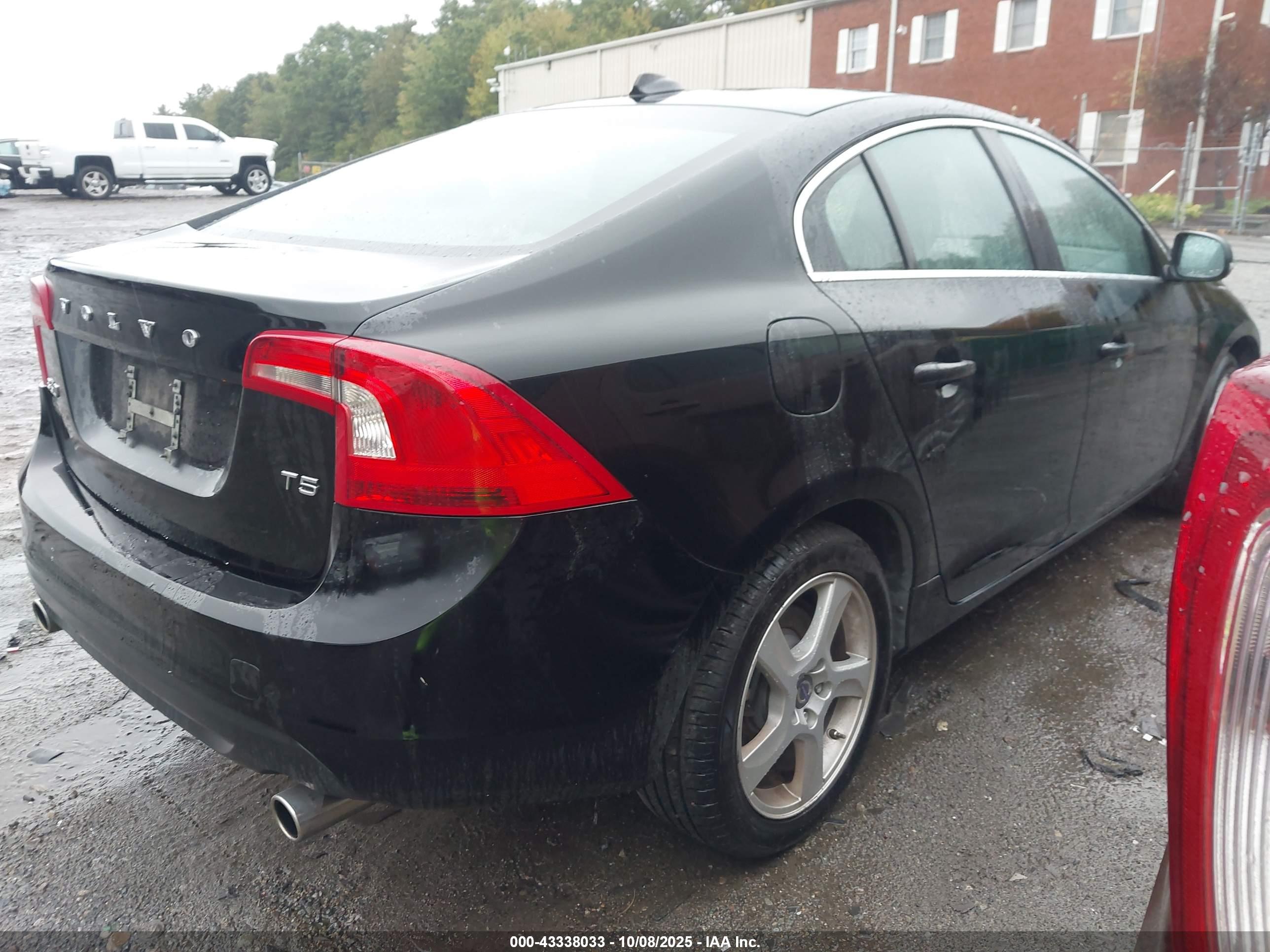 VOLVO S60 image 4
