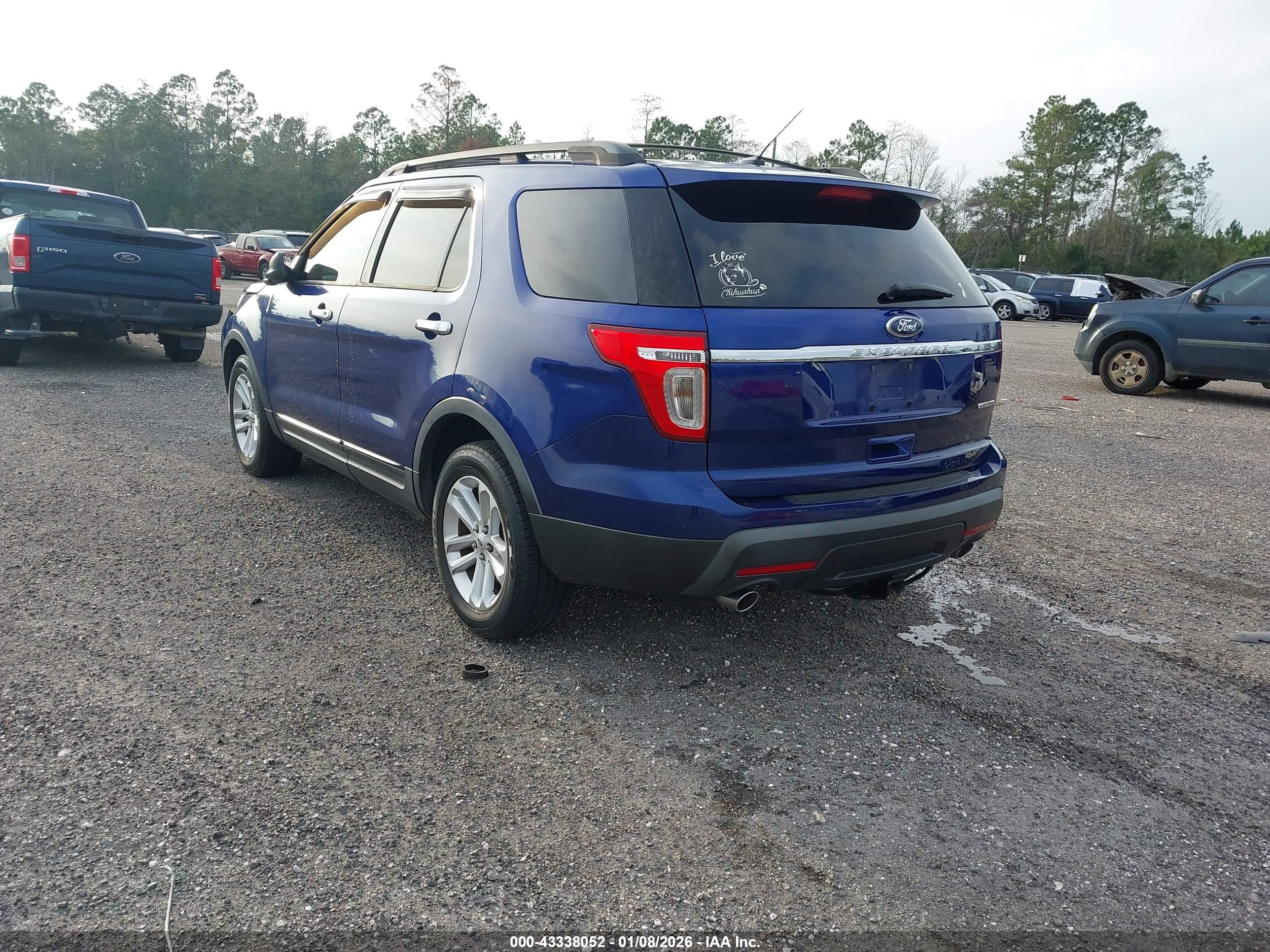 FORD EXPLORER image 3