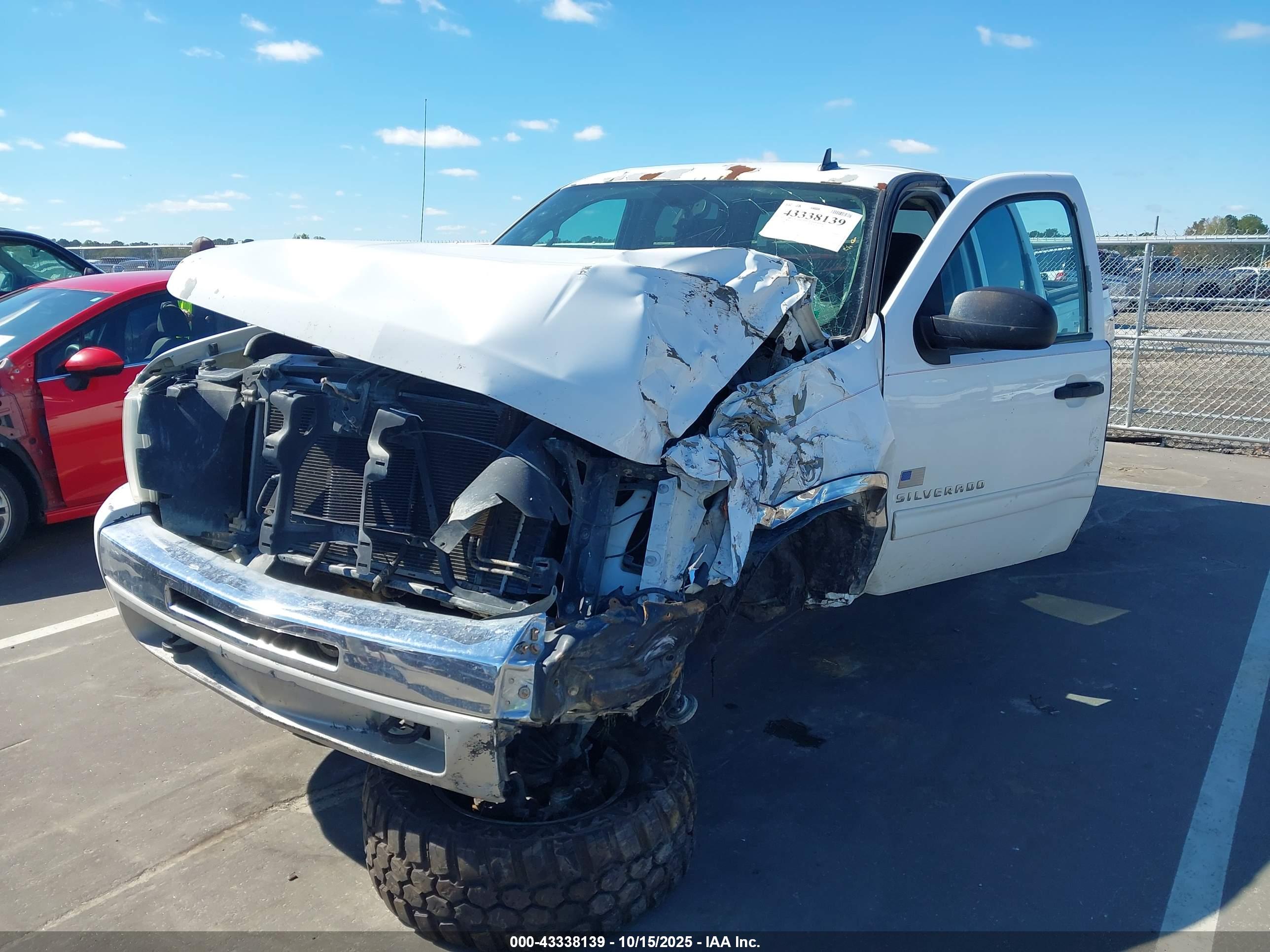 CHEVROLET SILVERADO image 2