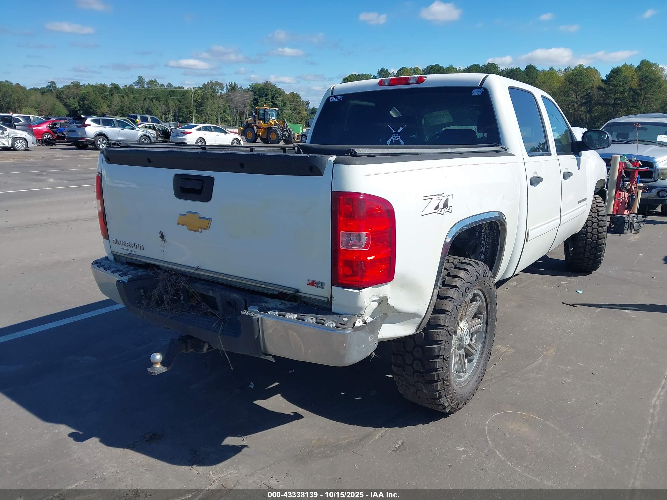 CHEVROLET SILVERADO image 4