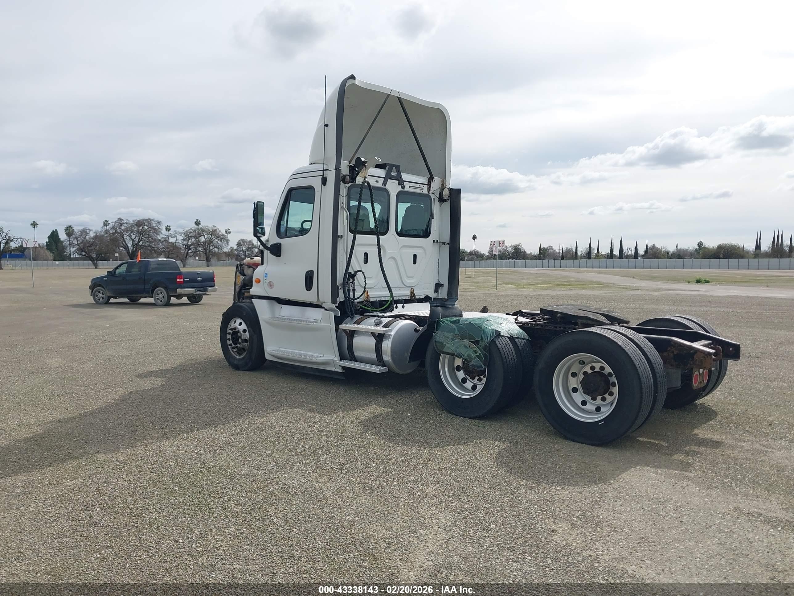 FREIGHTLINER CASCADIA image 3