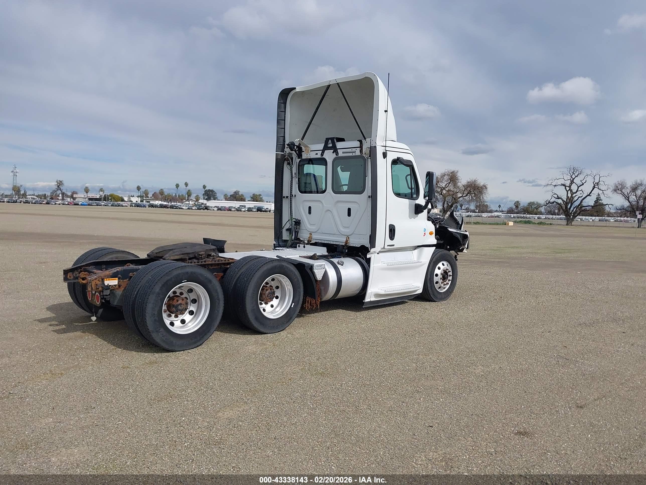 FREIGHTLINER CASCADIA image 4