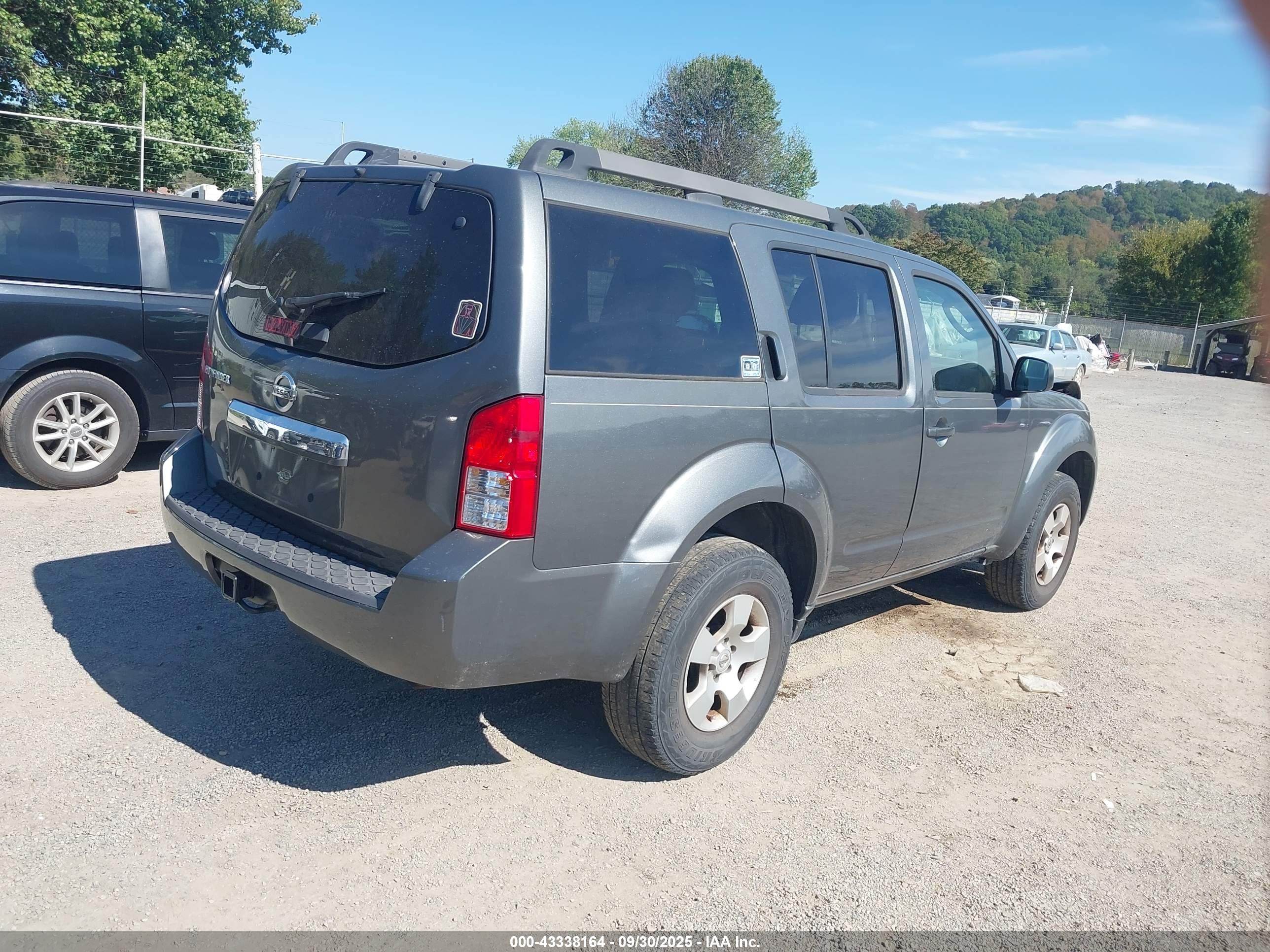 NISSAN PATHFINDER image 4