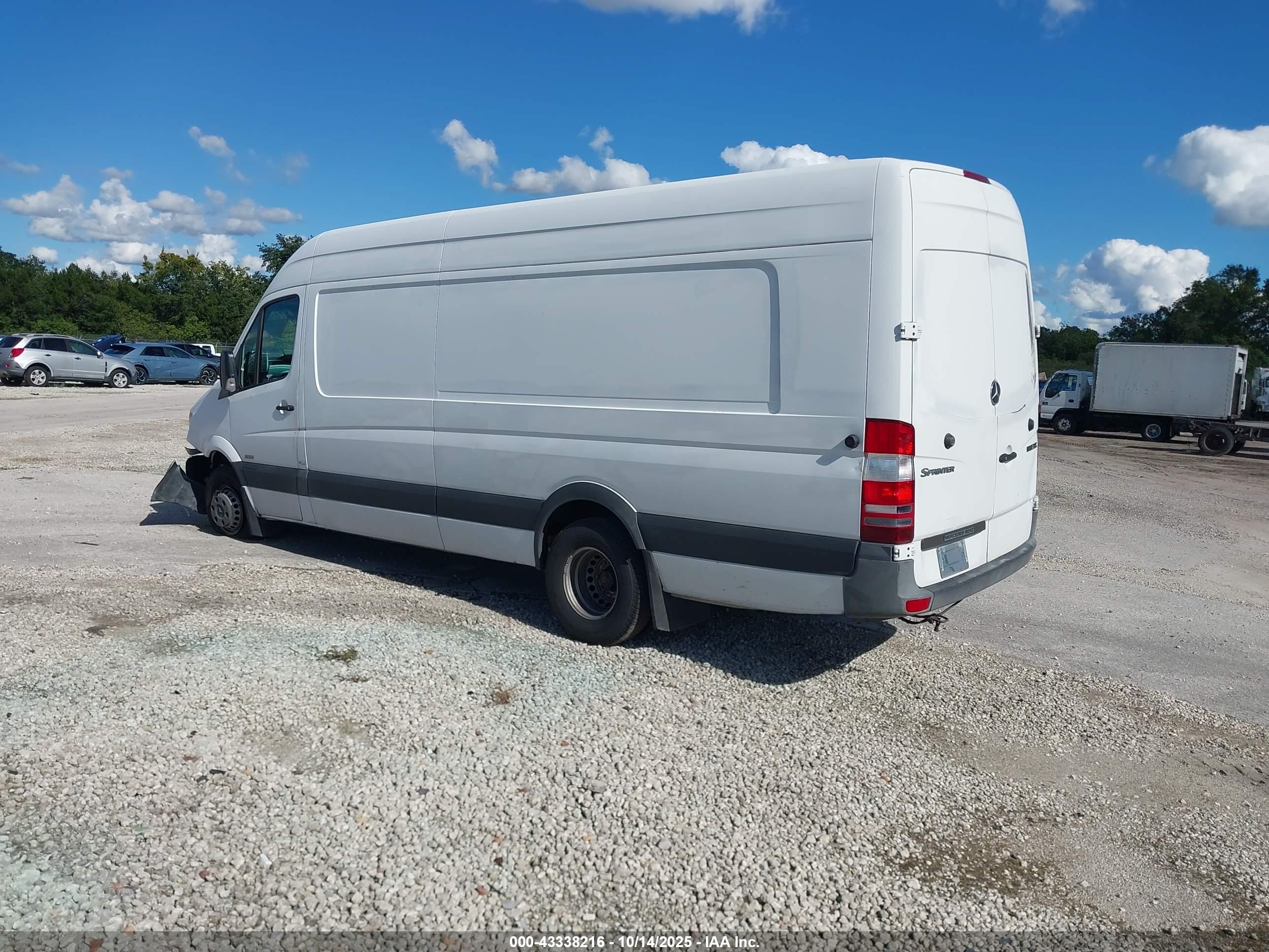 MERCEDES-BENZ SPRINTER image 3