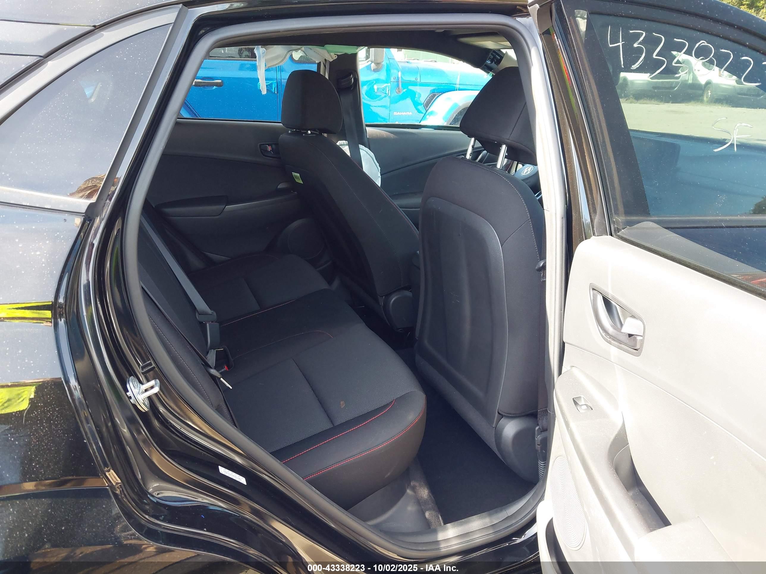 HYUNDAI KONA image 8