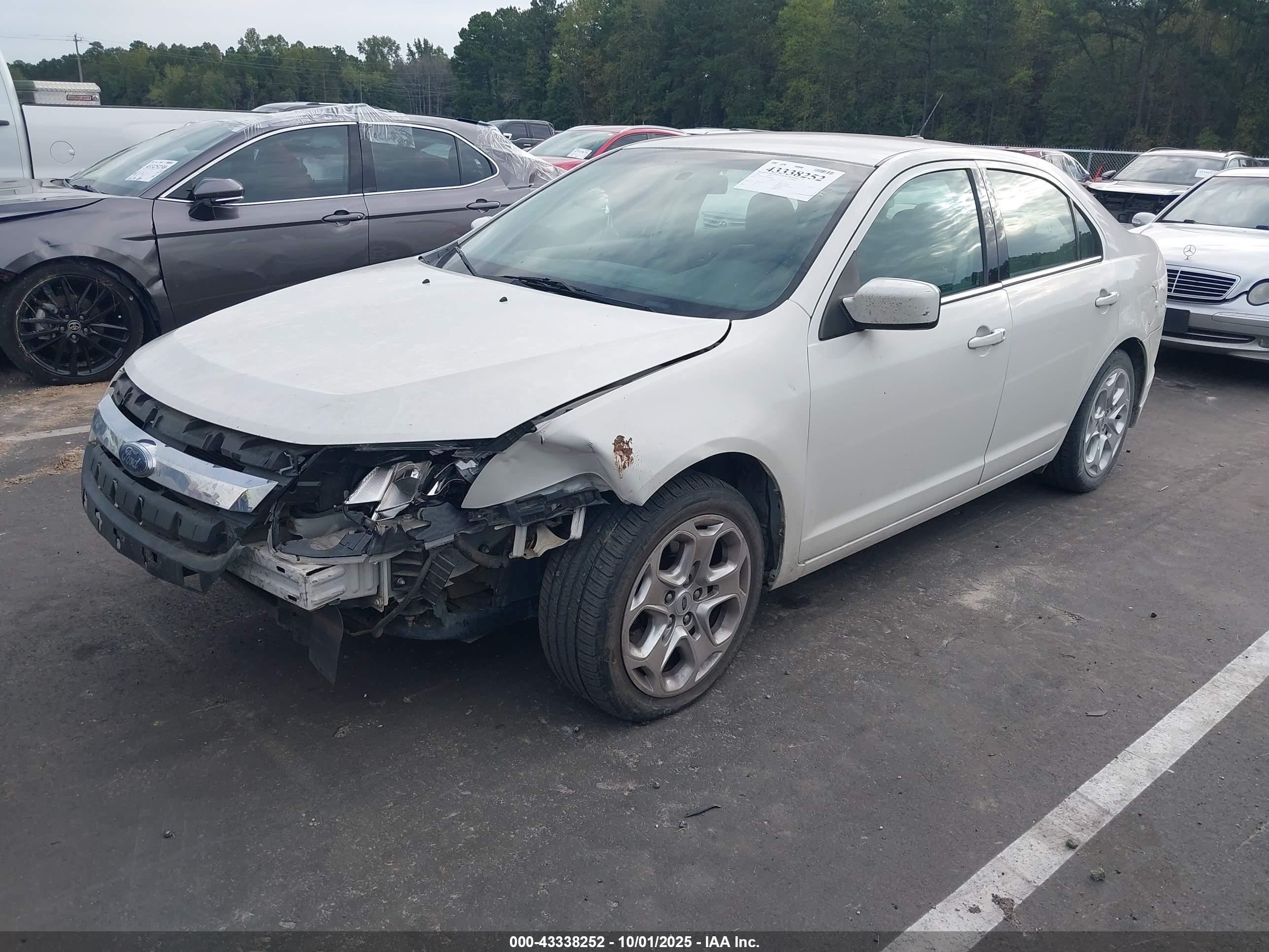 FORD FUSION image 2
