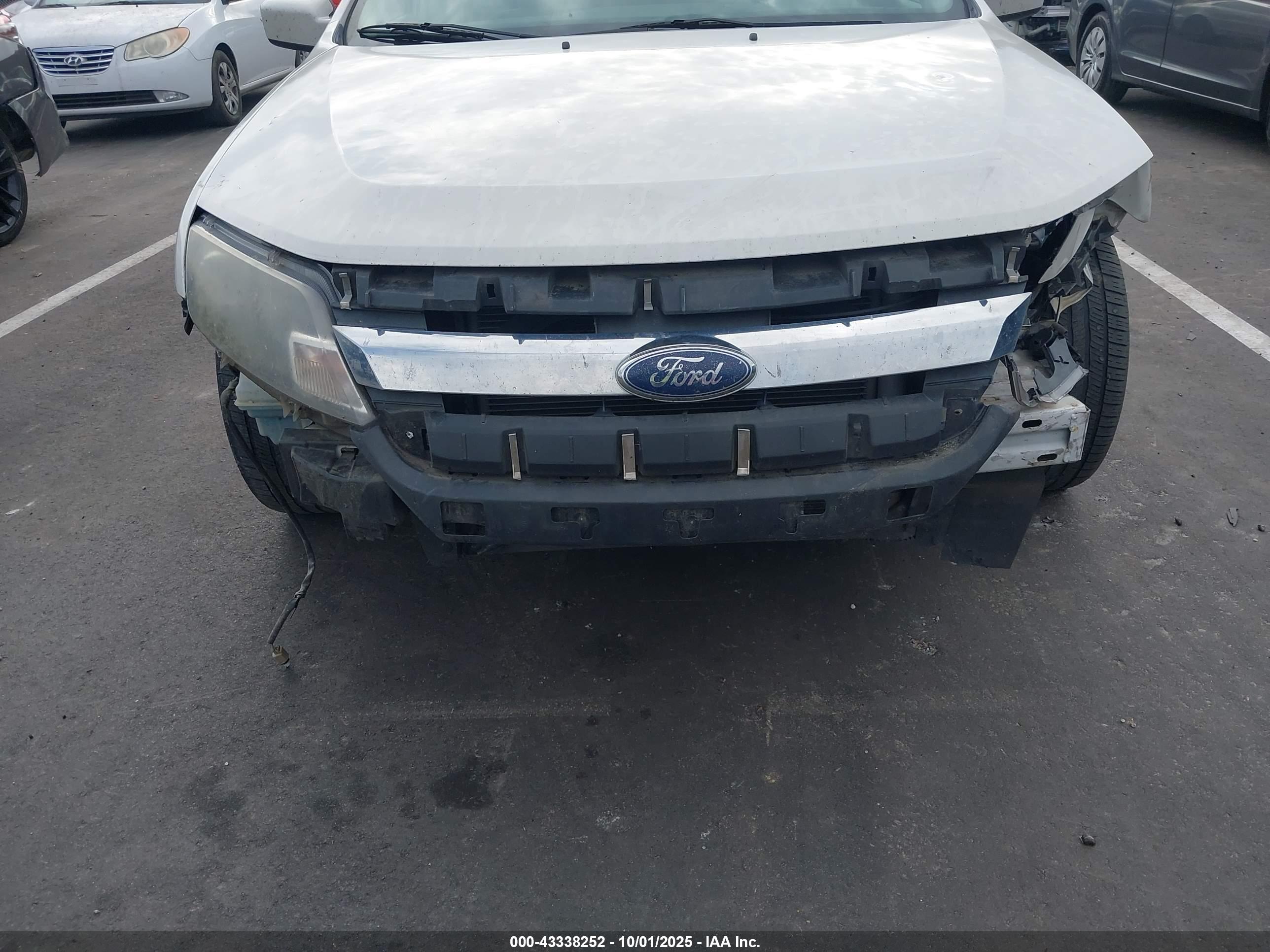 FORD FUSION image 6