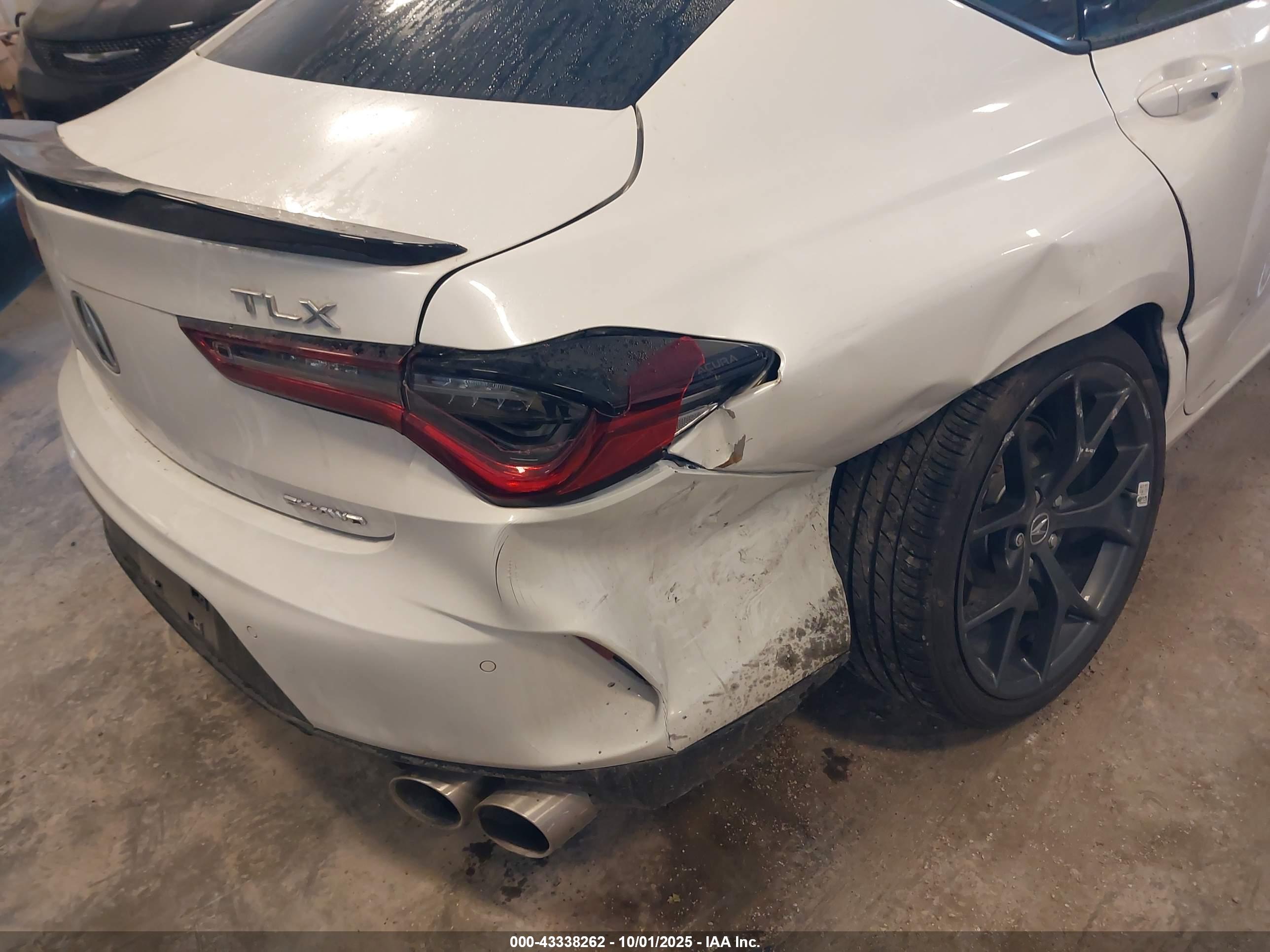 ACURA TLX image 6